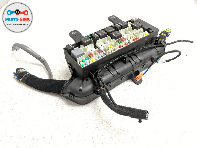 2018 2019 RANGE ROVER VELAR L560 RIGHT QUARTER PANEL FUSE RELAY