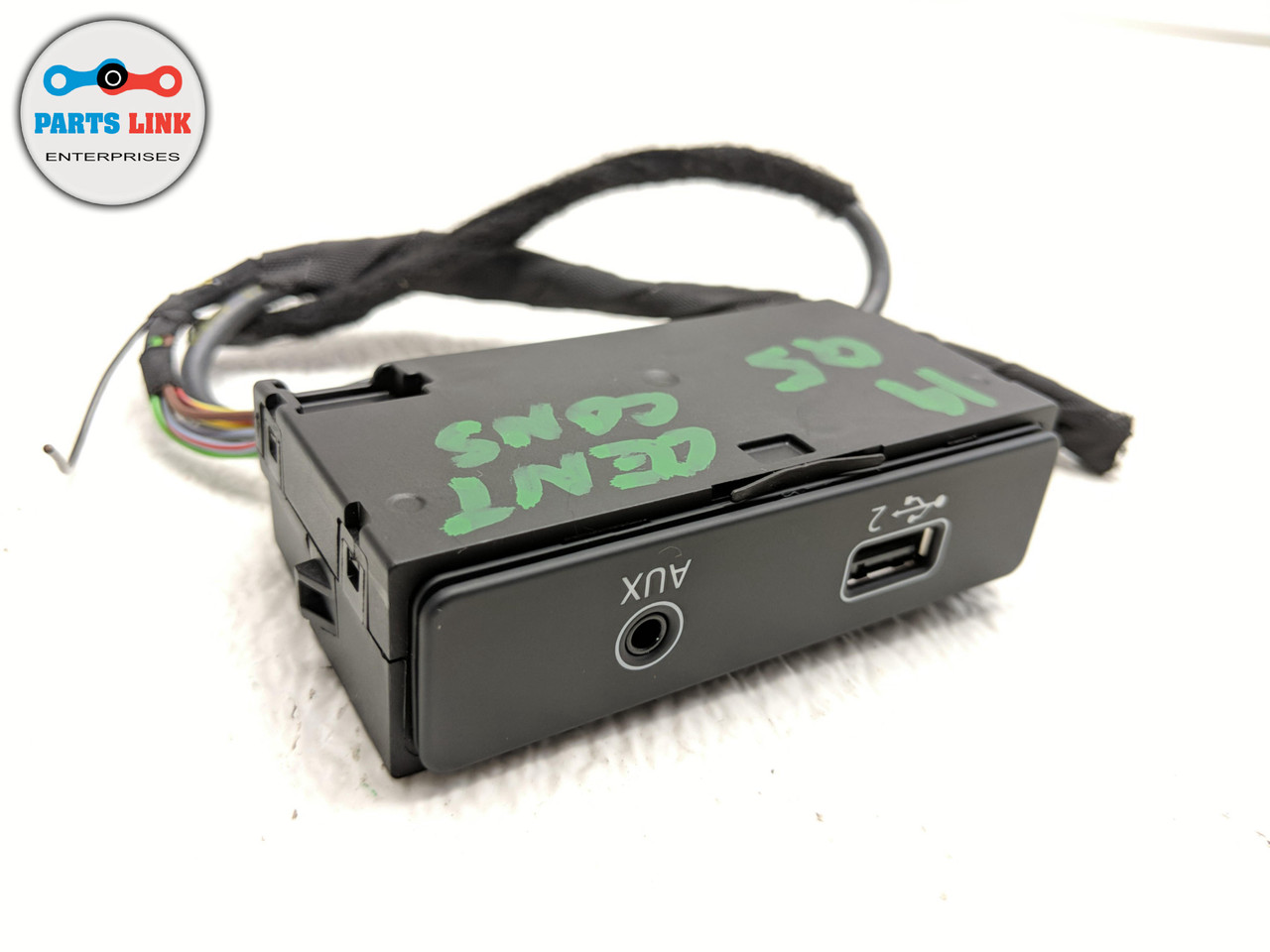 2018-2019 AUDI Q5 CENTER CONSOLE USB OUTLET AUX JACK INPUT PORT CONTROL  MODULE