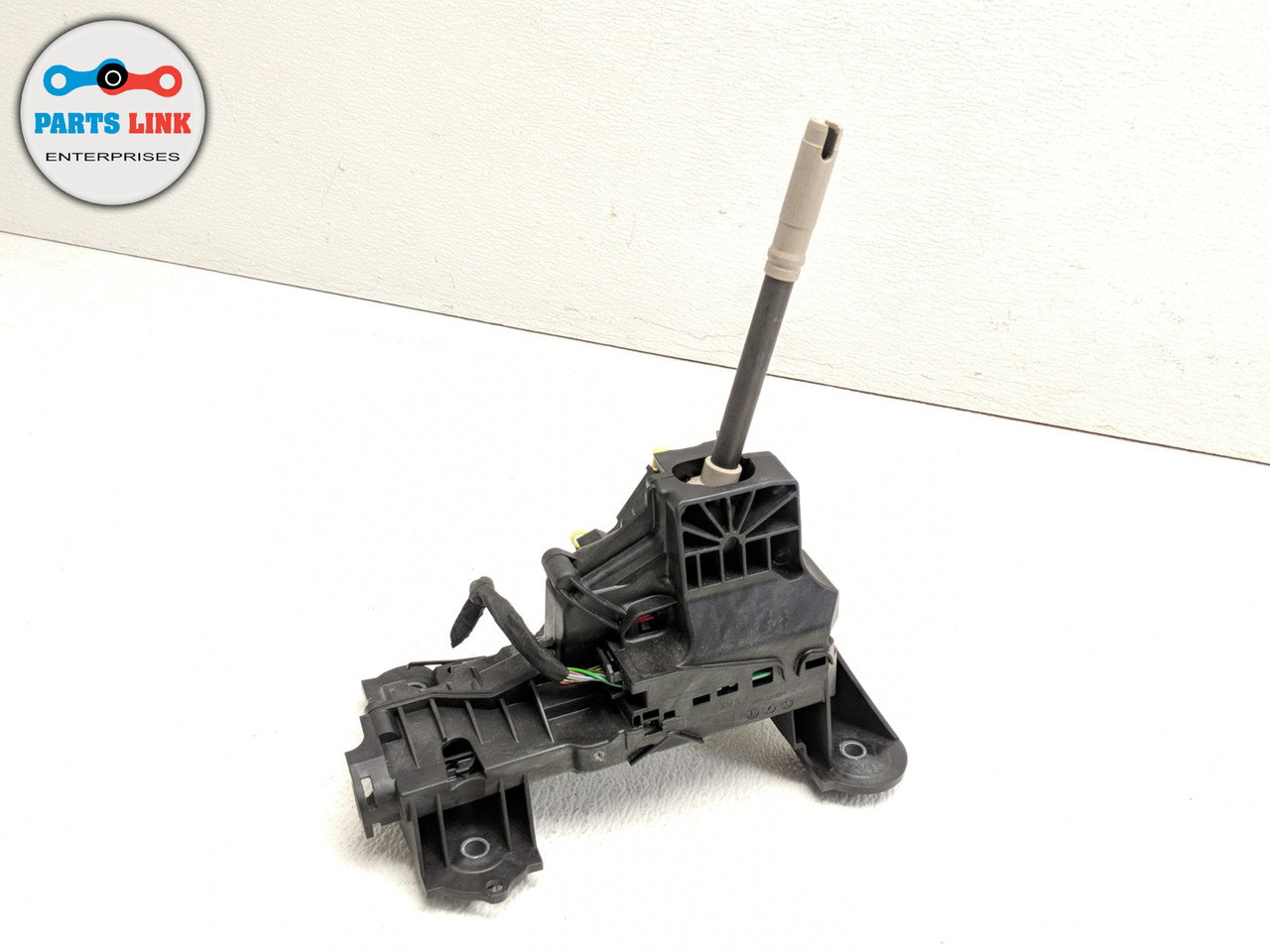 20162019 BMW X1 F48 CENTER FLOOR AUTO TRANSMISSION SHIFTER GEAR