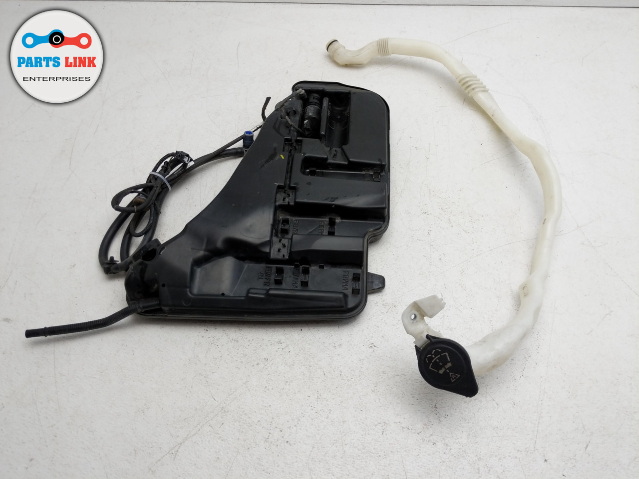 20132016 BMW M5 F10 WINDSHIELD WASHER FLUID TANK RESERVOIR PUMP HOSE