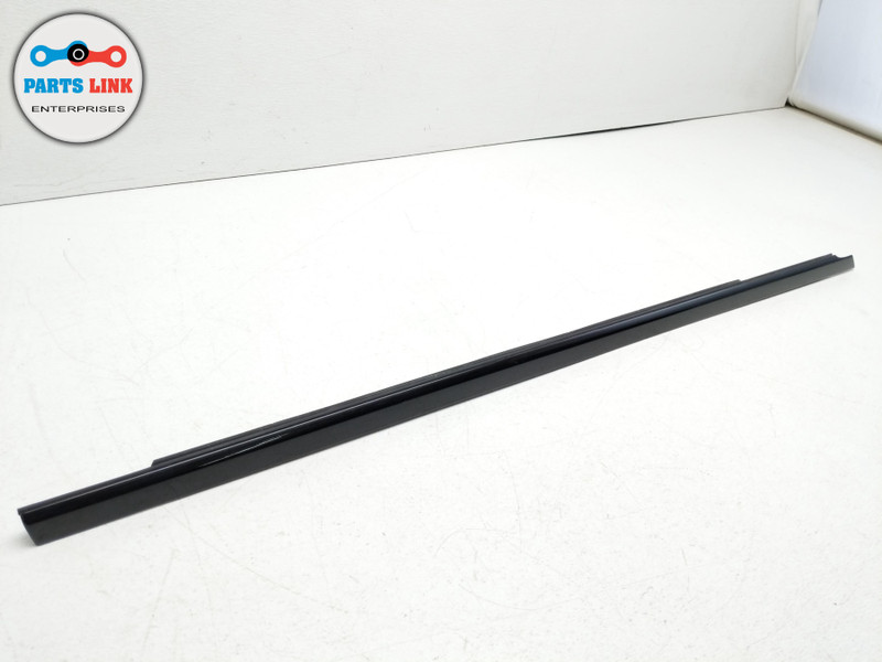 20142017 MERCEDES S550 W222 FRONT RIGHT DOOR LOWER WINDOW GLASS STRIP