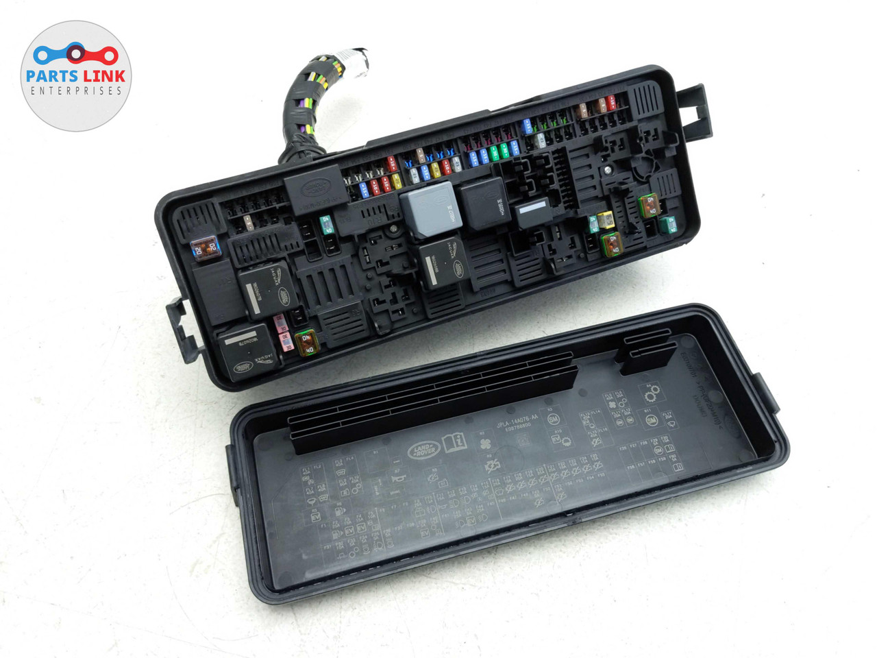 2017-2018-land-rover-discovery-5-l462-3-0l-gas-front-right-engine-fuse