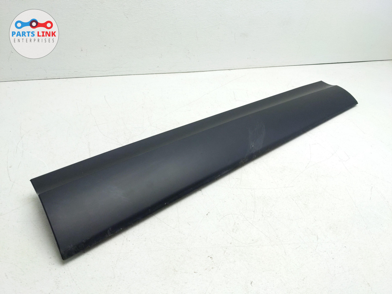 2017-2019 LAND ROVER DISCOVERY L462 FRONT RIGHT LOWER DOOR MOLDING TRIM ...