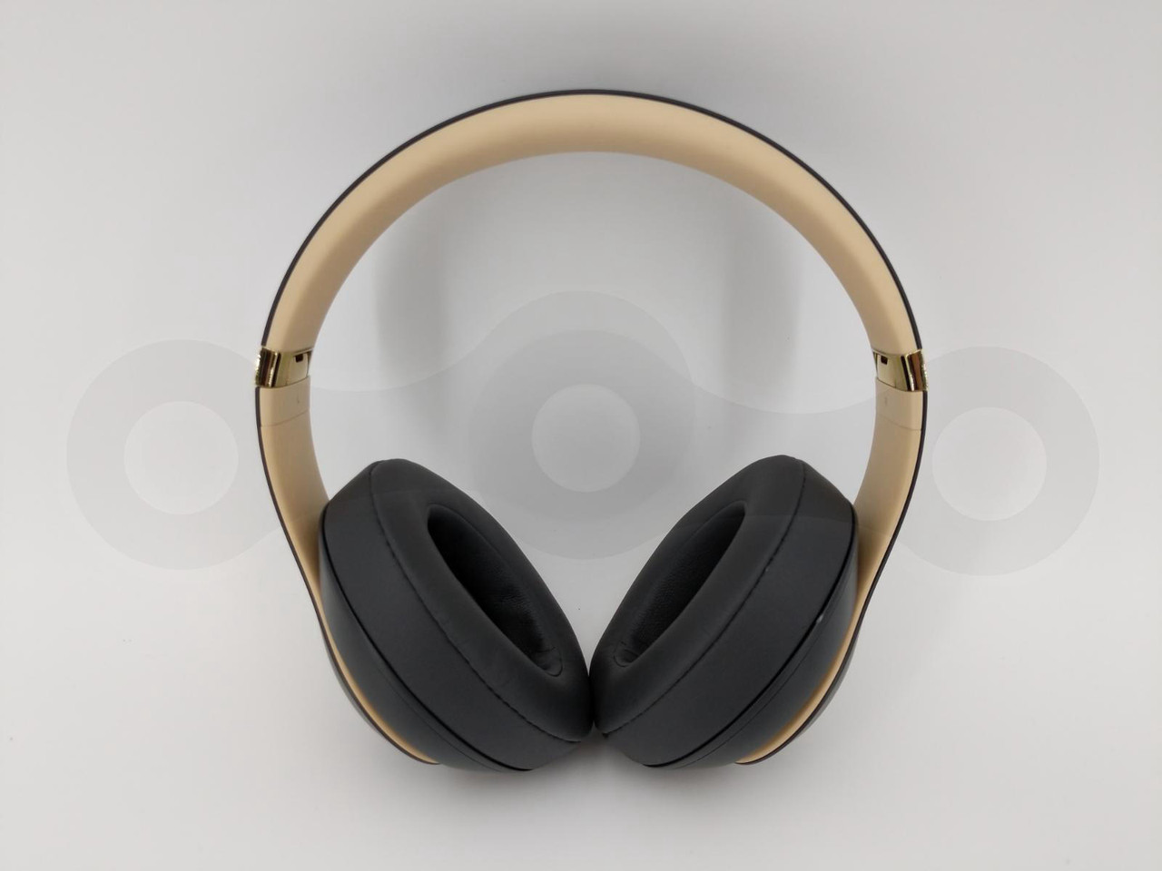 Beats Studio3 Wireless（グレイ×ゴールド） Amazon.com: Beats Studio3 Wireless Headphones - Shadow Gray