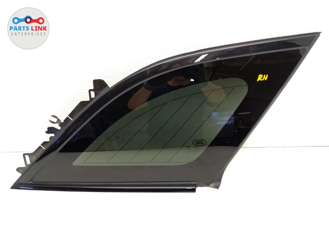 201822 RANGE ROVER VELAR REAR RIGHT QUARTER GLASS CORNER VENT WINDOW