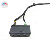 2016-20 BENTLEY BENTAYGA CENTER CONSOLE USB PORT AUX PHONE SOCKET HARNESS PLUG BT091922-239