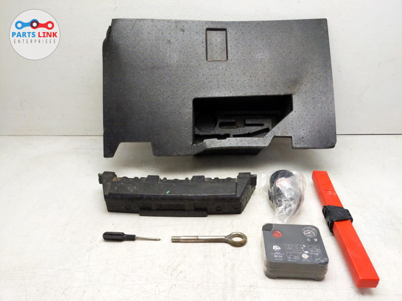 201721 ALFA ROMEO GIULIA TRUNK TOOL KIT TOW EYE TIRE COMPRESSOR PUMP