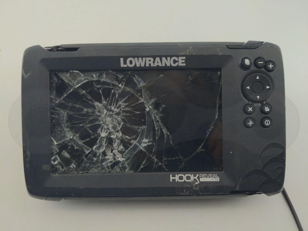 LOWRANCE HOOK REVEAL 7 TS TRIPLESHOT FISHFINDER BOAT