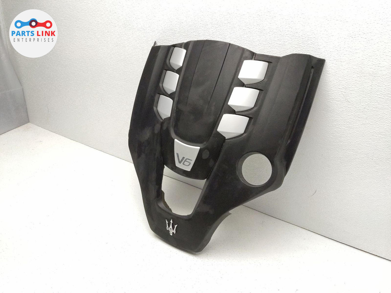 Portatarga Anteriore Per Maserati Levante M161 (2017-2023) - Ricambio Nero In ABS, Numero OEM 670086122