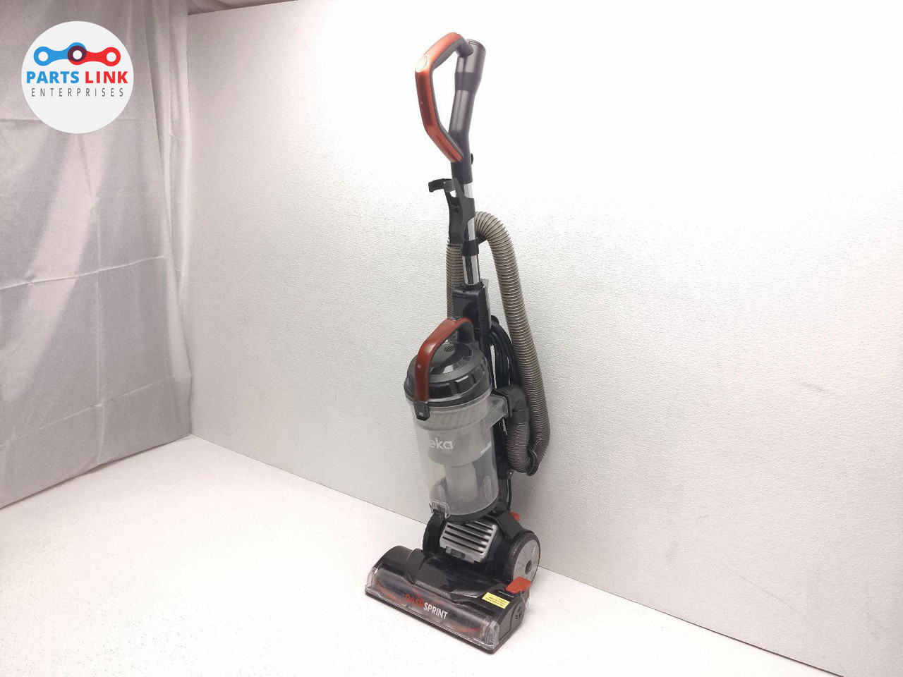 EUREKA DASHSPRINT NEU610 Anti Tangle Upright Vacuum With Headlights