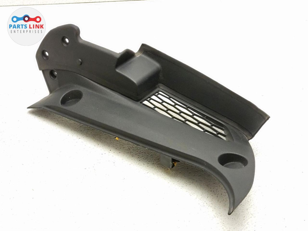 2023-25 RANGE ROVER SPORT REAR RIGHT TRIM QUARTER D PILLAR GRILL
