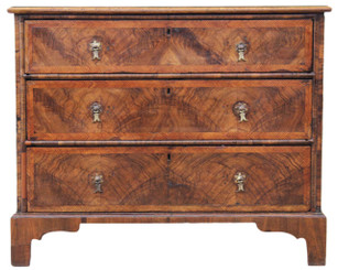 Antique small Georgian 18C crossbanded walnut chest of drawers 