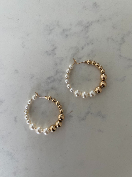 The duality of Gemini made with 14kt gold filled hoops & Swarovski crystal pearls. About 30mm in diameter, light weight and very versatile hoop earrings.