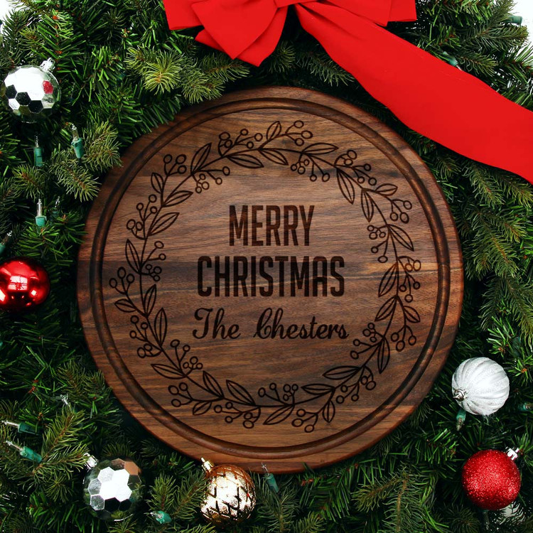 walnut-cutting-board-personalized-christmas-wreath-design