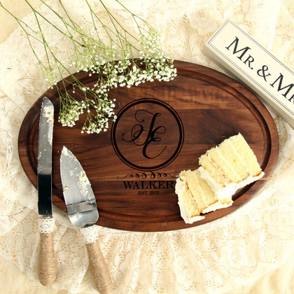 oval-walnut-cutting-board-personalized-wedding-gift