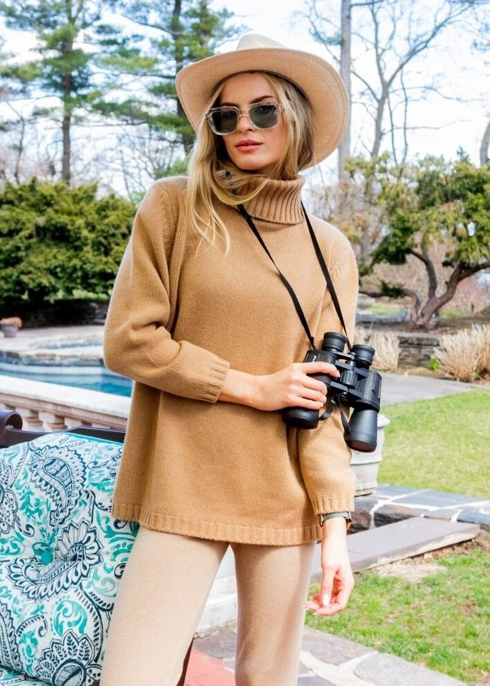 Augustina Cashmere Helina Turtleneck Sweater in Camel