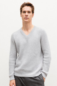 Iris Von Arnim Men's Sean Cashmere V-Neck Sweater in Silver, Size Large