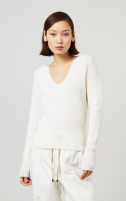 Iris Von Arnim Esmeralda Slim Fitted Cashmere Sweater in Off White