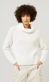 Iris Von Arnim Anda Cashmere Turtleneck Sweater in Off White