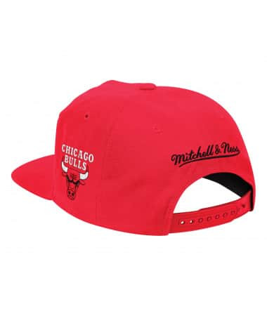 red chicago bulls snapback
