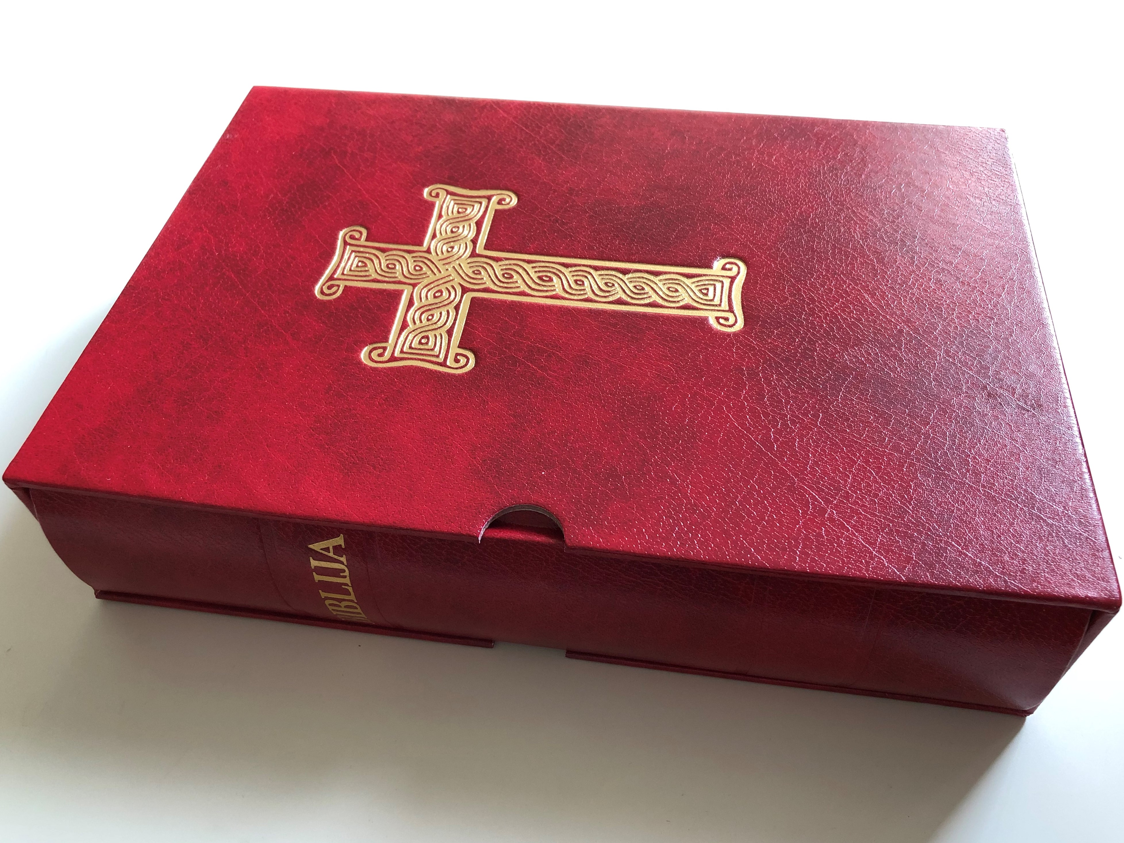 -biblija-sveto-pismo-staroga-i-novoga-zavjeta-croatian-deluxe-holy-bible-golden-edges-hardcover-in-box-2.jpg