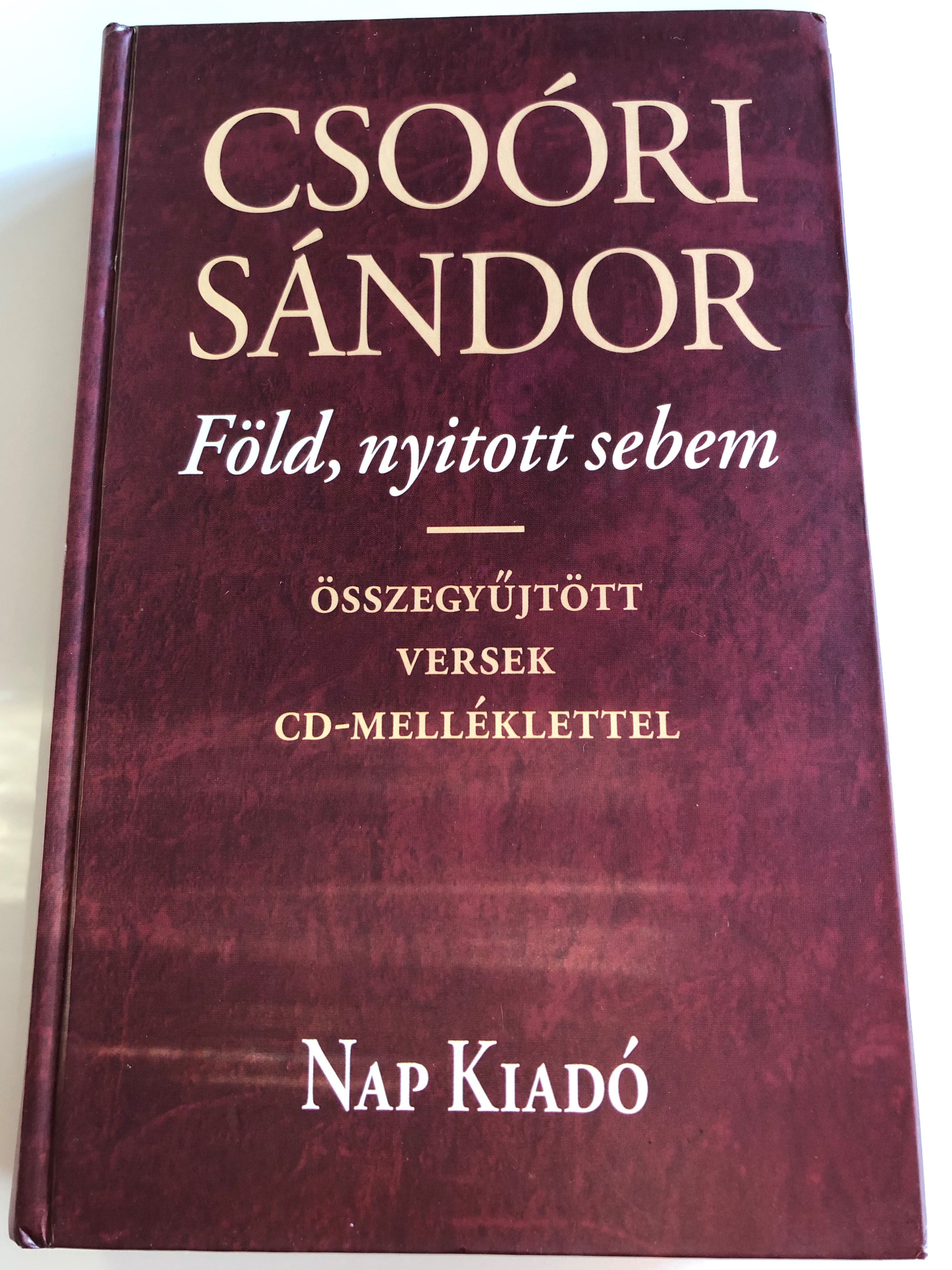 -f-ld-nyitott-sebem-by-cso-ri-s-ndor-sszegy-jt-tt-versek-cd-mell-klettel-1.jpg