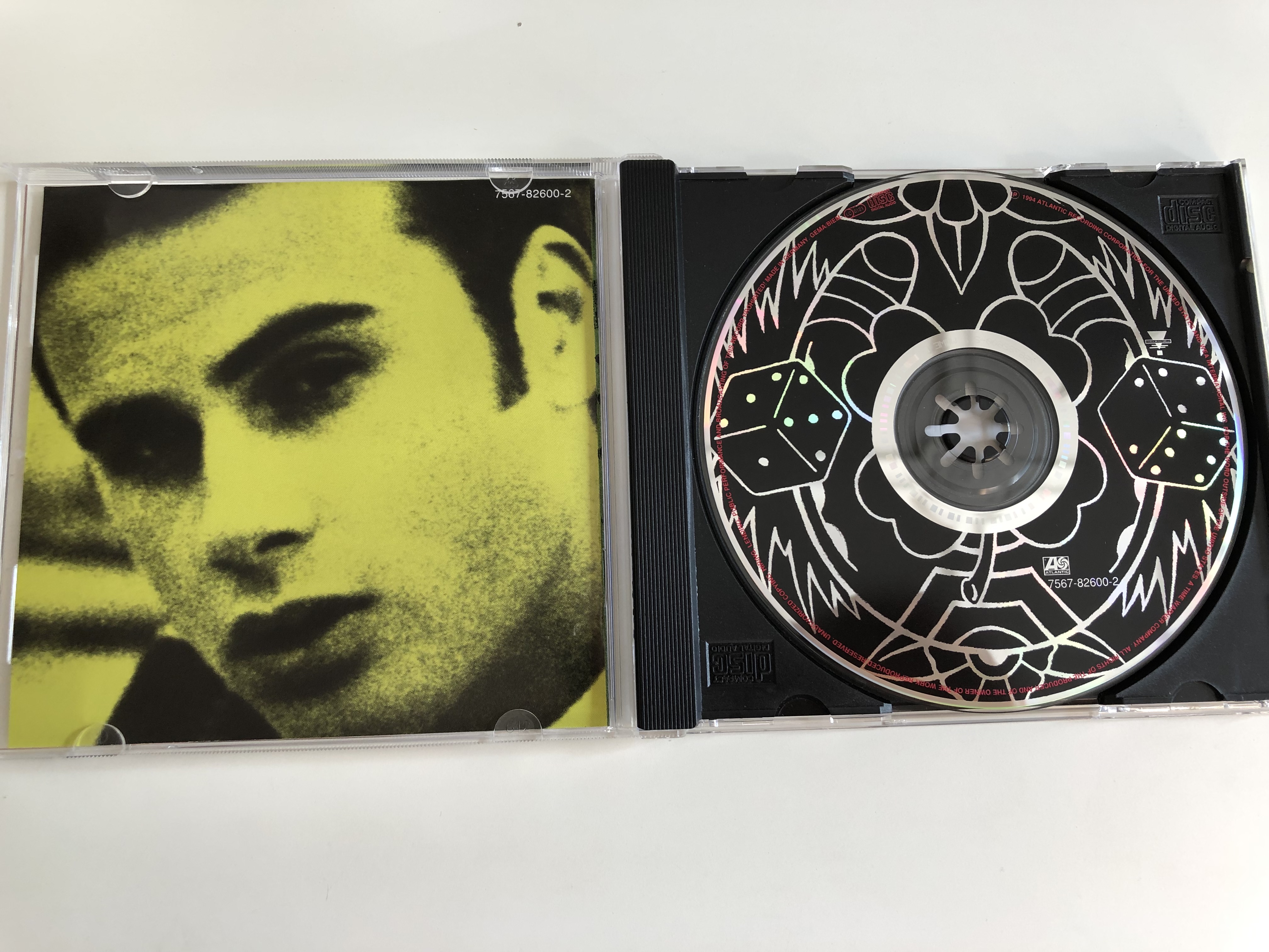 -jamie-walters-american-actor-singer-hold-on-the-comfort-of-strangers-the-distance-why-perfect-world-audio-cd-1994-ca-851-6-.jpg