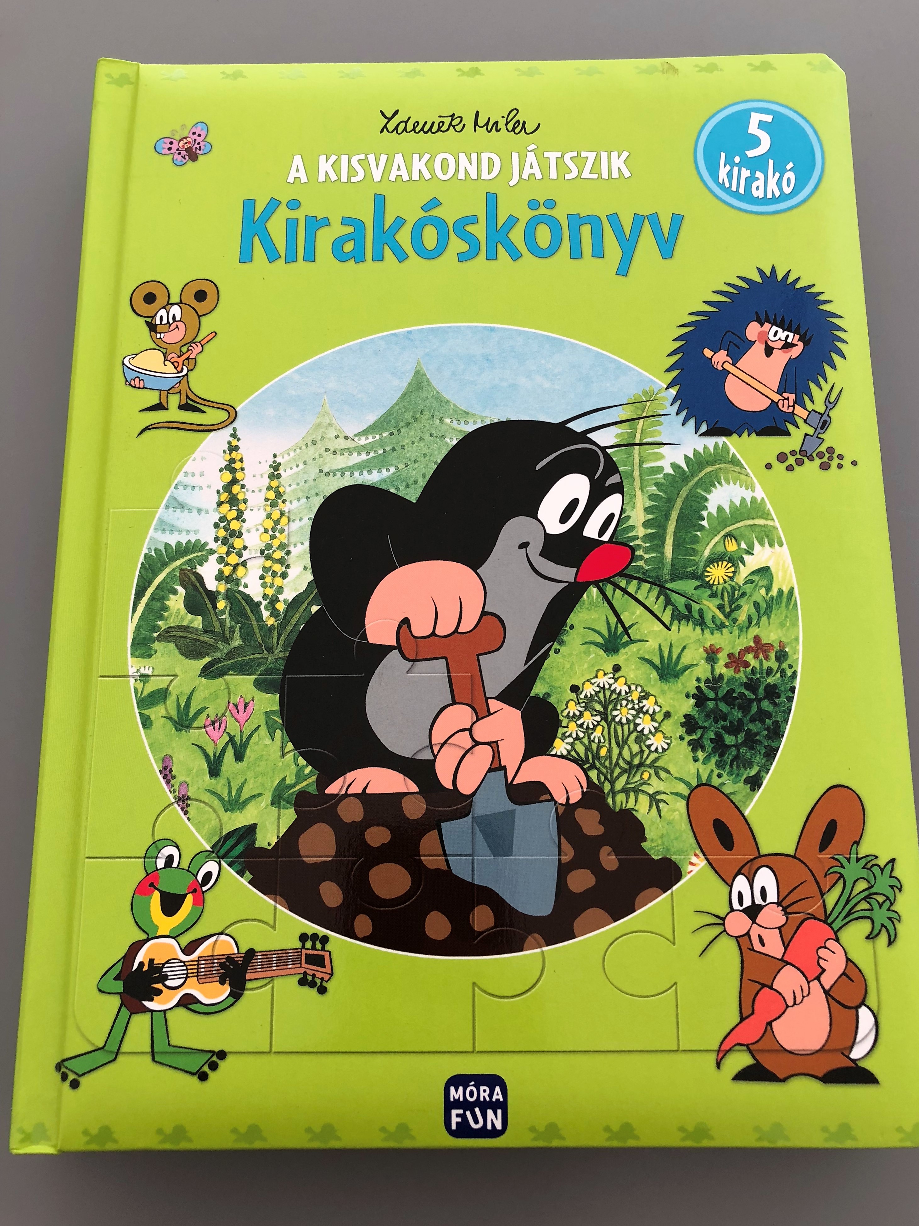 -kisvakond-j-tszik-kirak-sk-nyv-puzzlebook-zden-k-miler-der-kleine-maulwurf-has-5-puzzle-activity-pages-beautiful-full-color-krtek-the-mole-1-.jpg