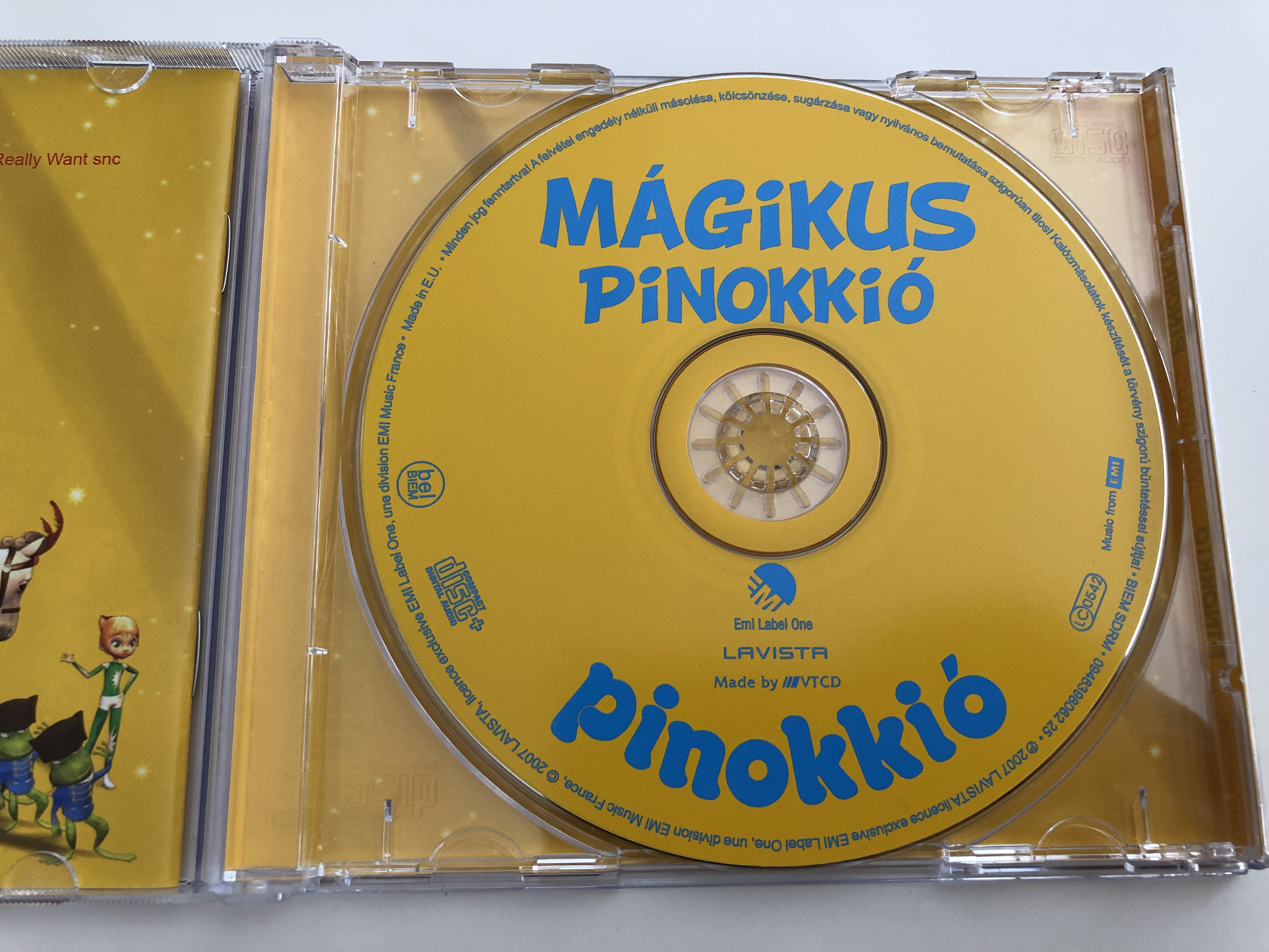 -m-gikus-pinokki-koczogh-kitti-becz-bernadett-hungarian-text-by-csajtay-csaba-videoklip-karaoke-h-tt-rk-p-kifest-s-jelmezb-l-pinokki-val-hungarian-children-s-songs-lavista-audio-cd-2007-emi-8-.jpg