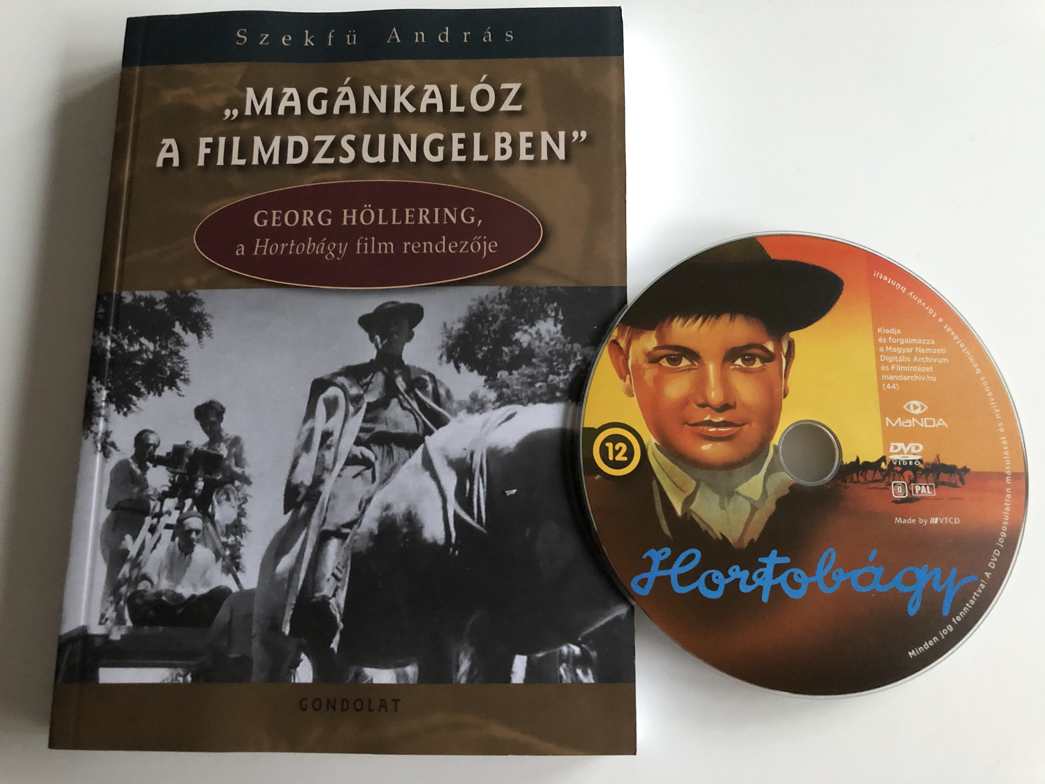 -mag-nkal-z-a-filmdzsungelben-by-szekf-andr-s-georg-h-llering-a-hortob-gy-film-rendez-je-4.jpg