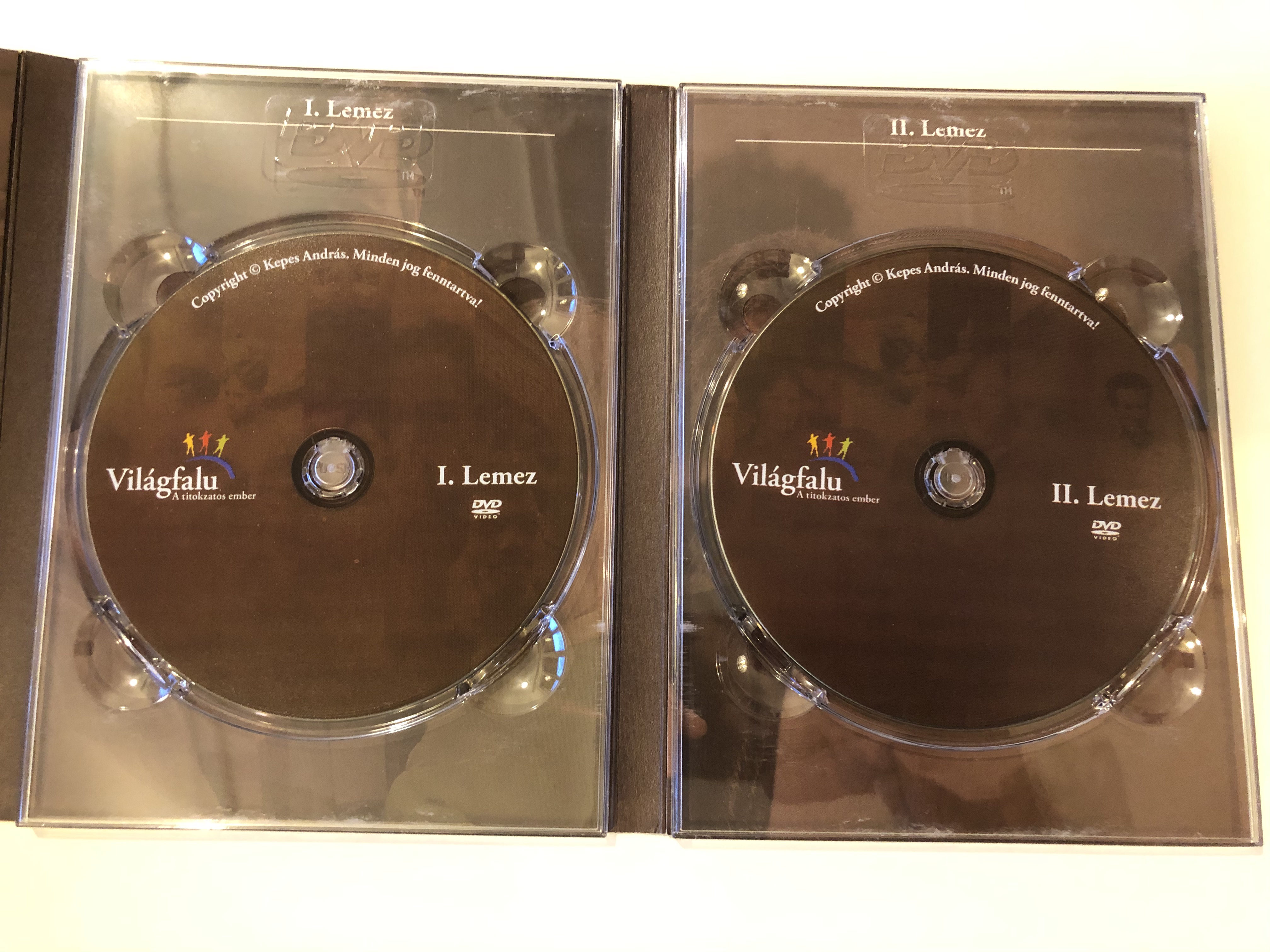 -vil-gfalu-2xdvd-2005-a-titokzatos-ember-3.jpg