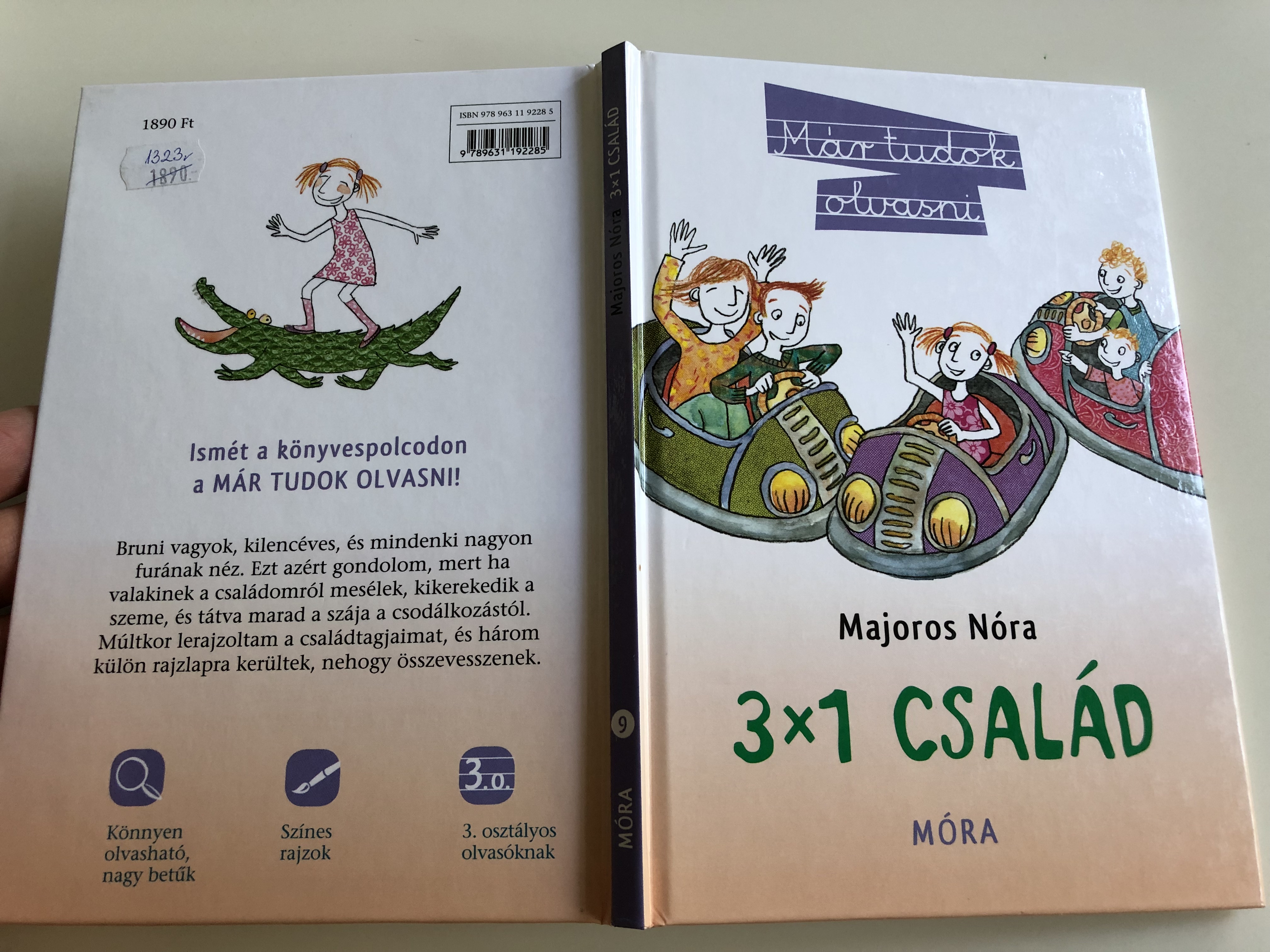 3x1-csal-d-by-majoros-n-ra-3x1-family-hungarian-novel-for-3rd-graders-m-r-tudok-olvasni-9.-m-ra-k-nyvkiad-2012-10-.jpg