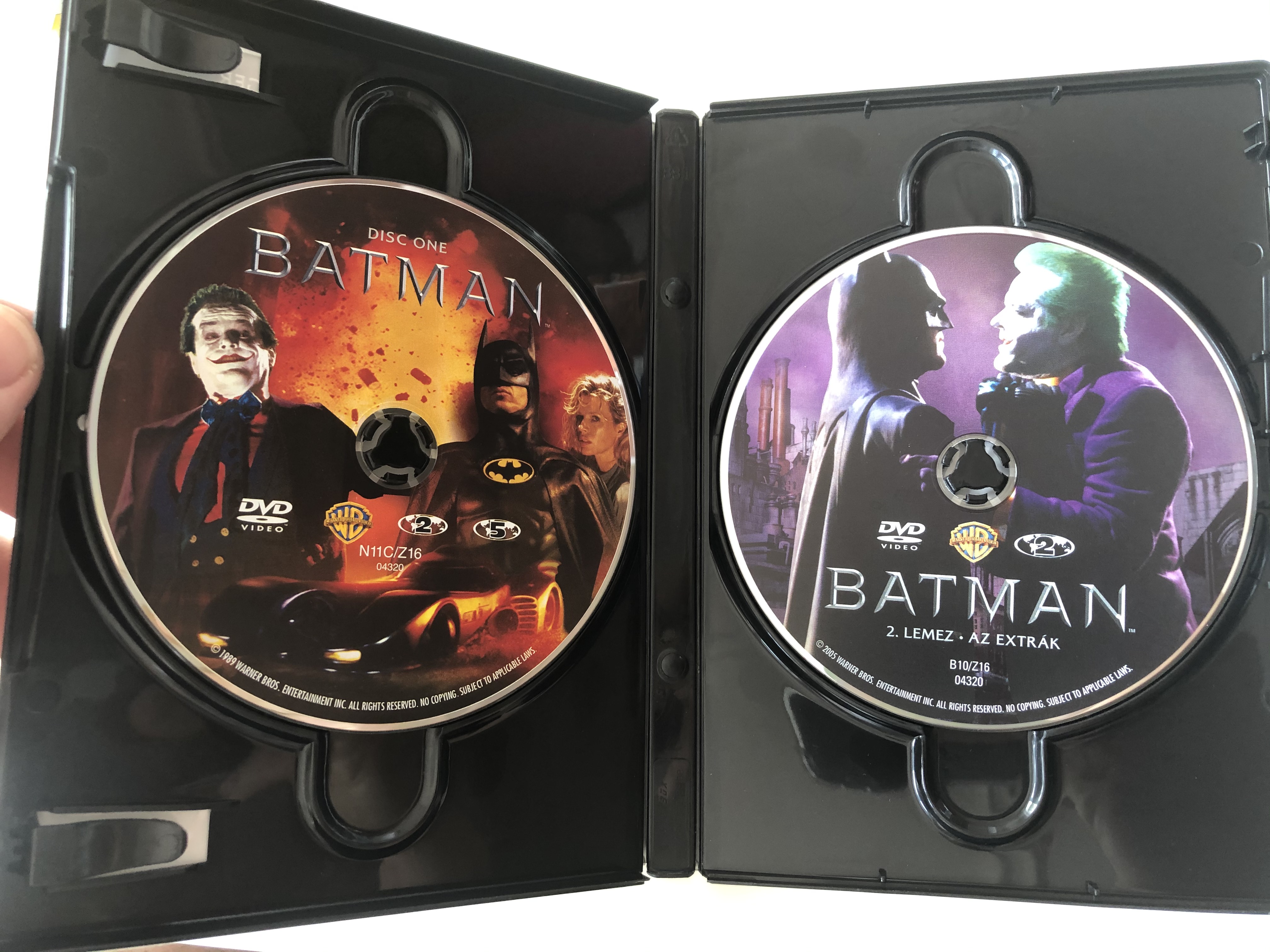 Batman 2X DVD 1989 / Directed by Tim Burton / Starring: Jack Nicholson,  Michael Keaton, Kim Basinger, Robert Wuhl, Pat Hingle - bibleinmylanguage