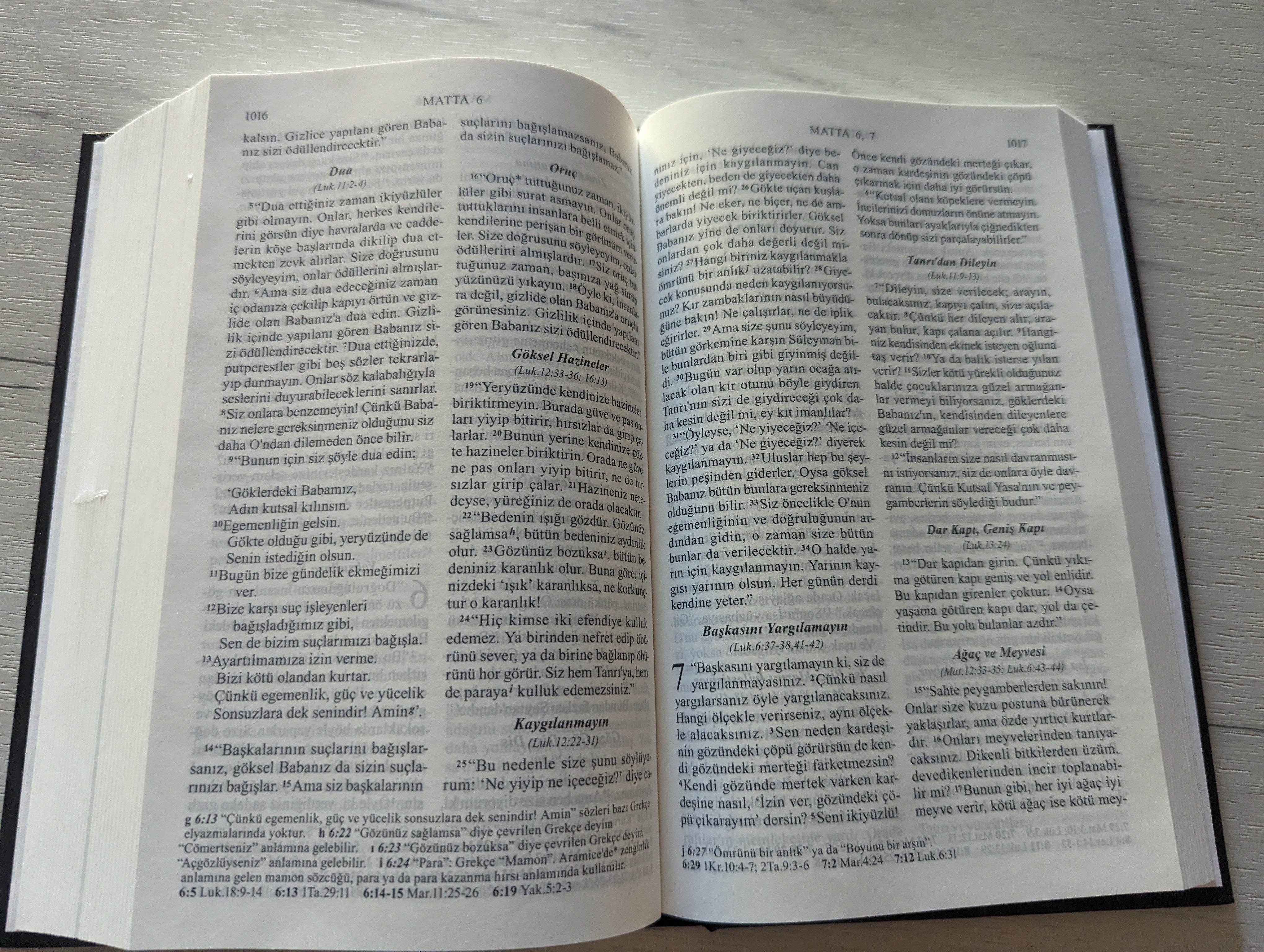 Black Hardcover Turkish Bible with references