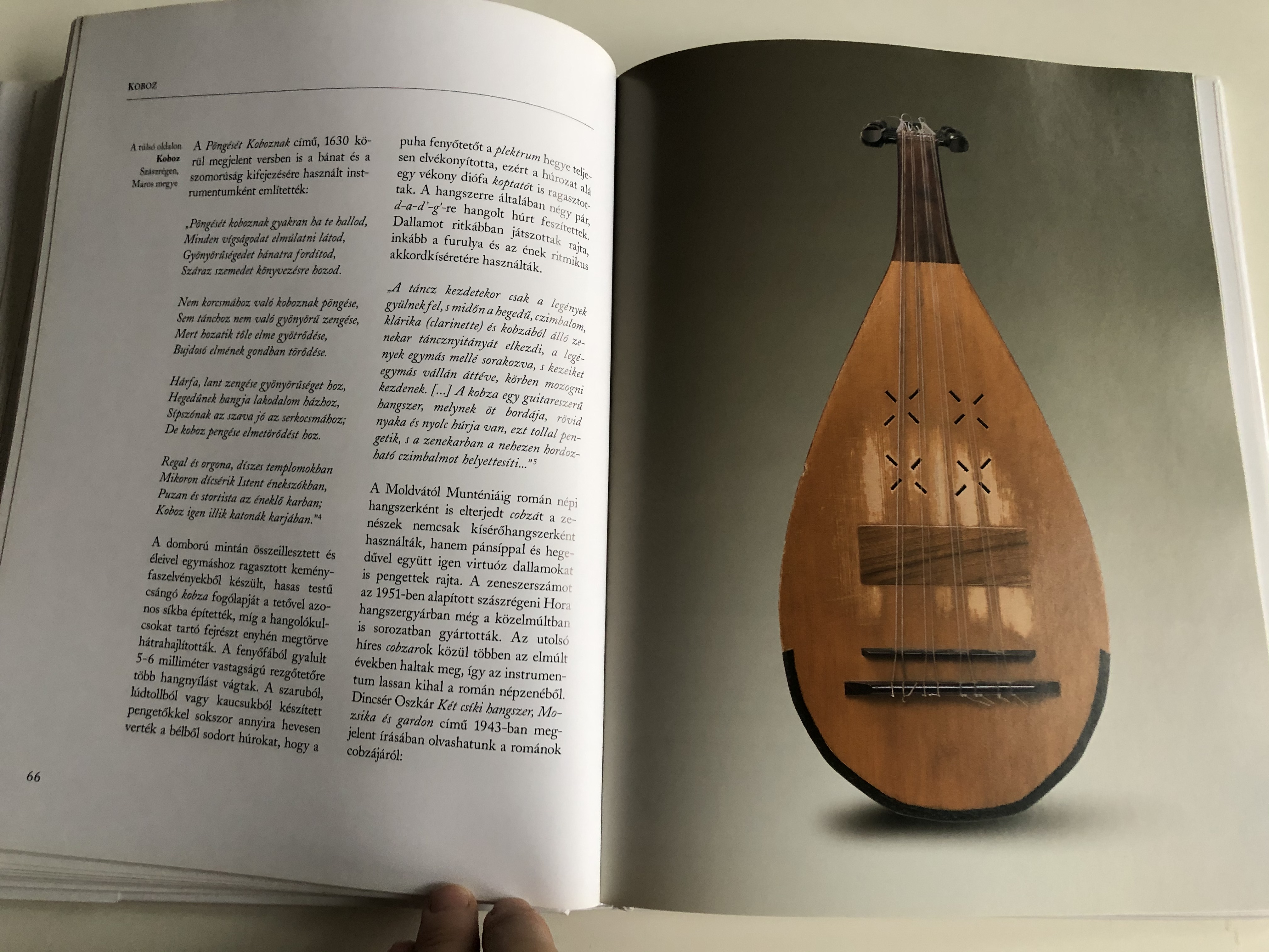 Magyar Népi hangszerek by Mandel Róbert / Kossuth Kiadó 2008 / Paperback /  Hungarian Folk National Music Instruments - bibleinmylanguage