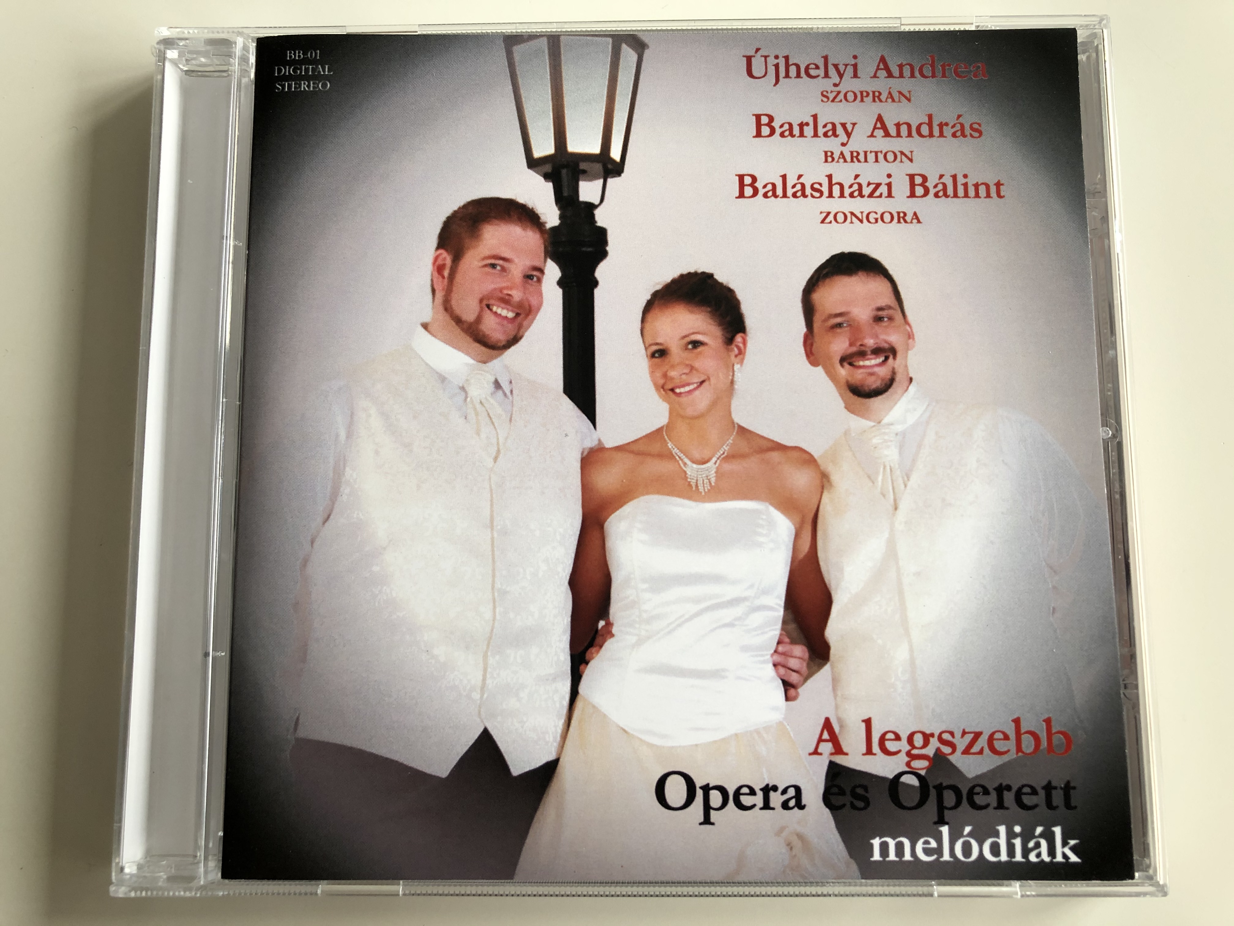 a-legszebb-opera-es-operett-melodiak-ujhelyi-andrea-sopran-barlay-andras-bariton-balashazi-balint-zongora-bb-musica-kft.-audio-cd-2011-stereo-bb-01-1-.jpg