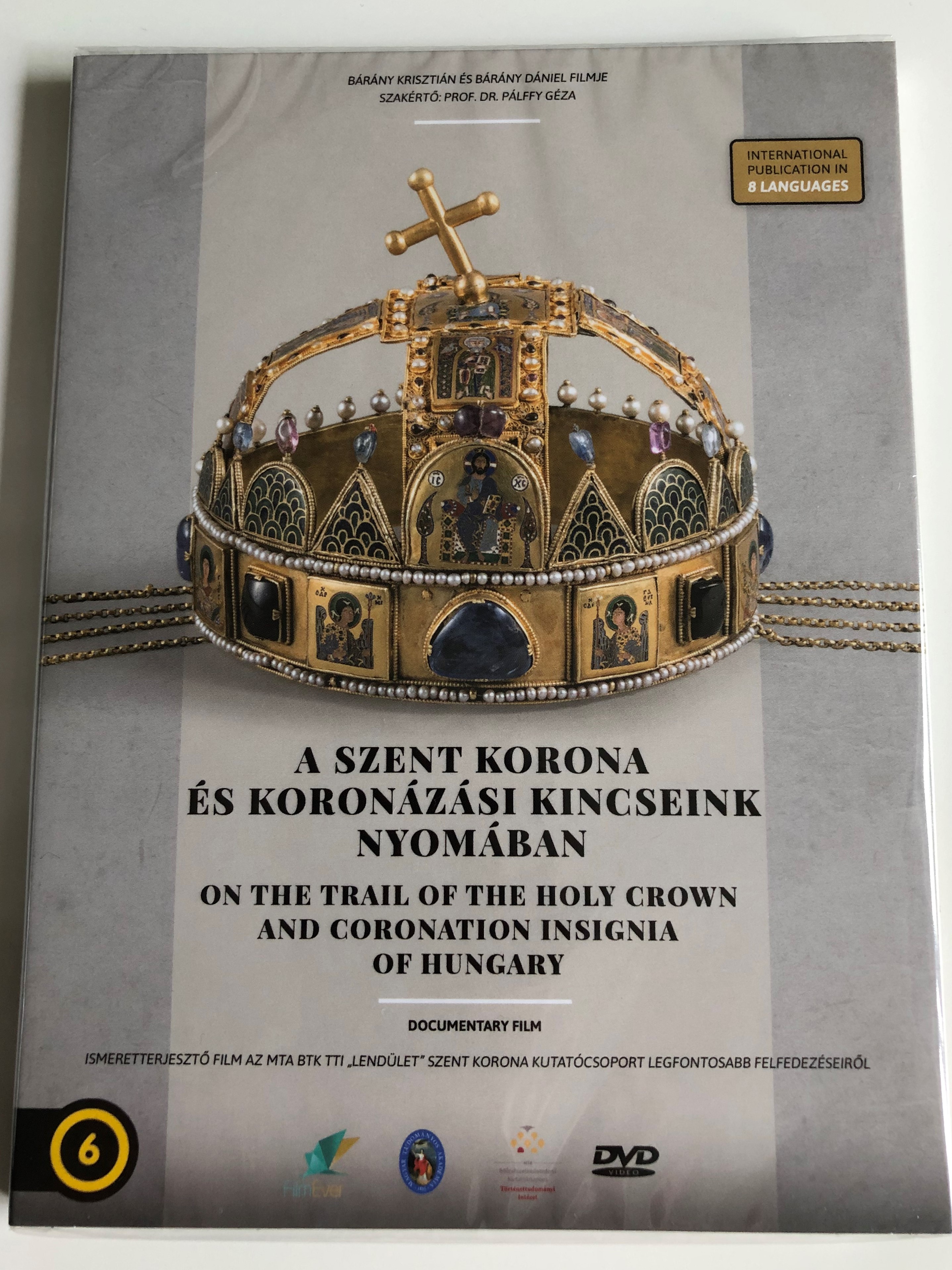 a-szent-korona-s-a-koron-z-si-kincseink-nyom-ban-dvd-2016-on-the-trail-of-the-holy-crown-and-coronation-insignia-of-hungary-directed-by-b-r-ny-kriszti-n-and-b-r-ny-d-niel-mta-btk-documentary-film-international-publication-1-.jpg