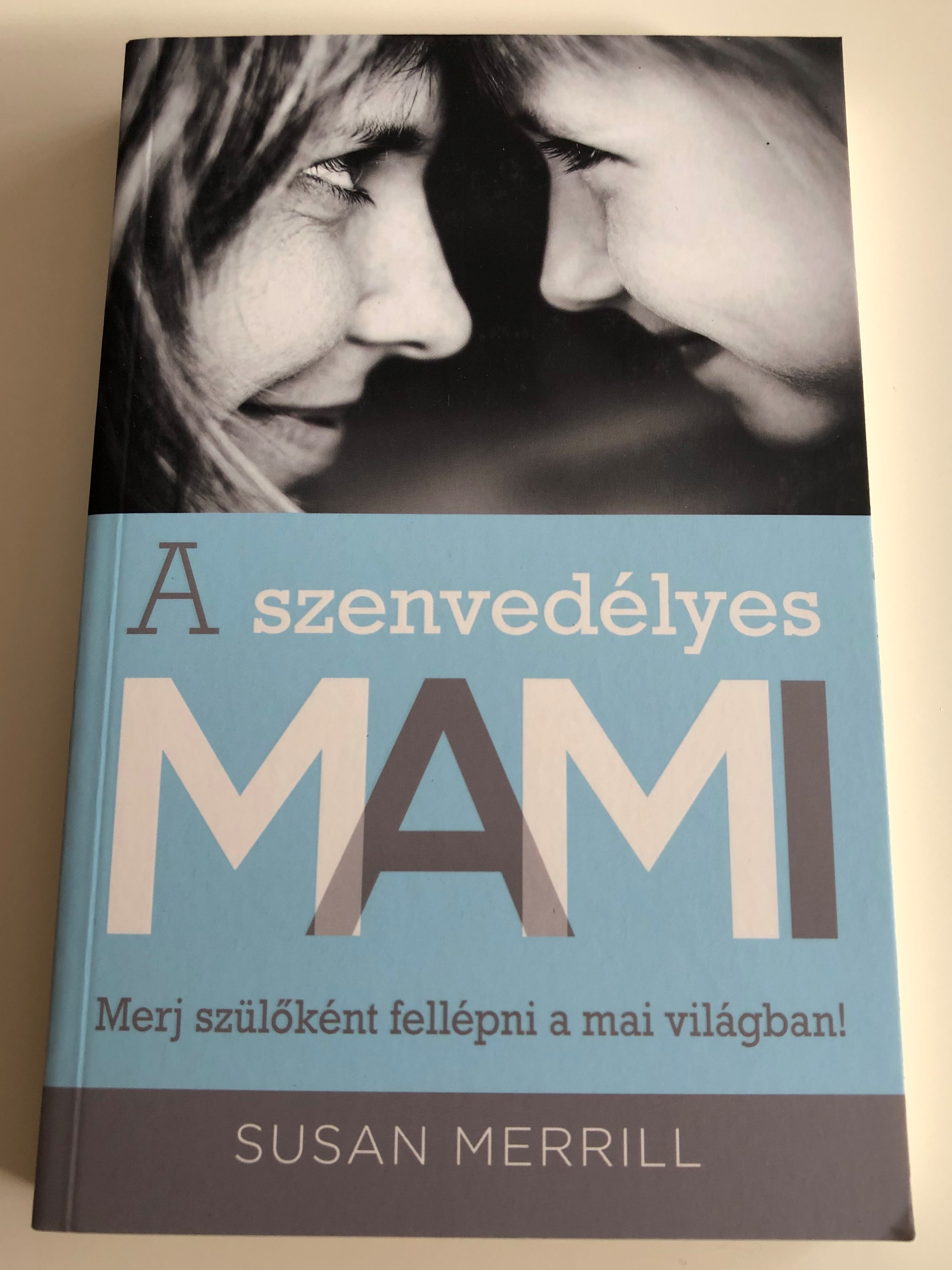 a-szenved-lyes-mami-merj-sz-l-k-nt-fell-pni-a-mai-vil-gban-by-susan-merrill-1.jpg