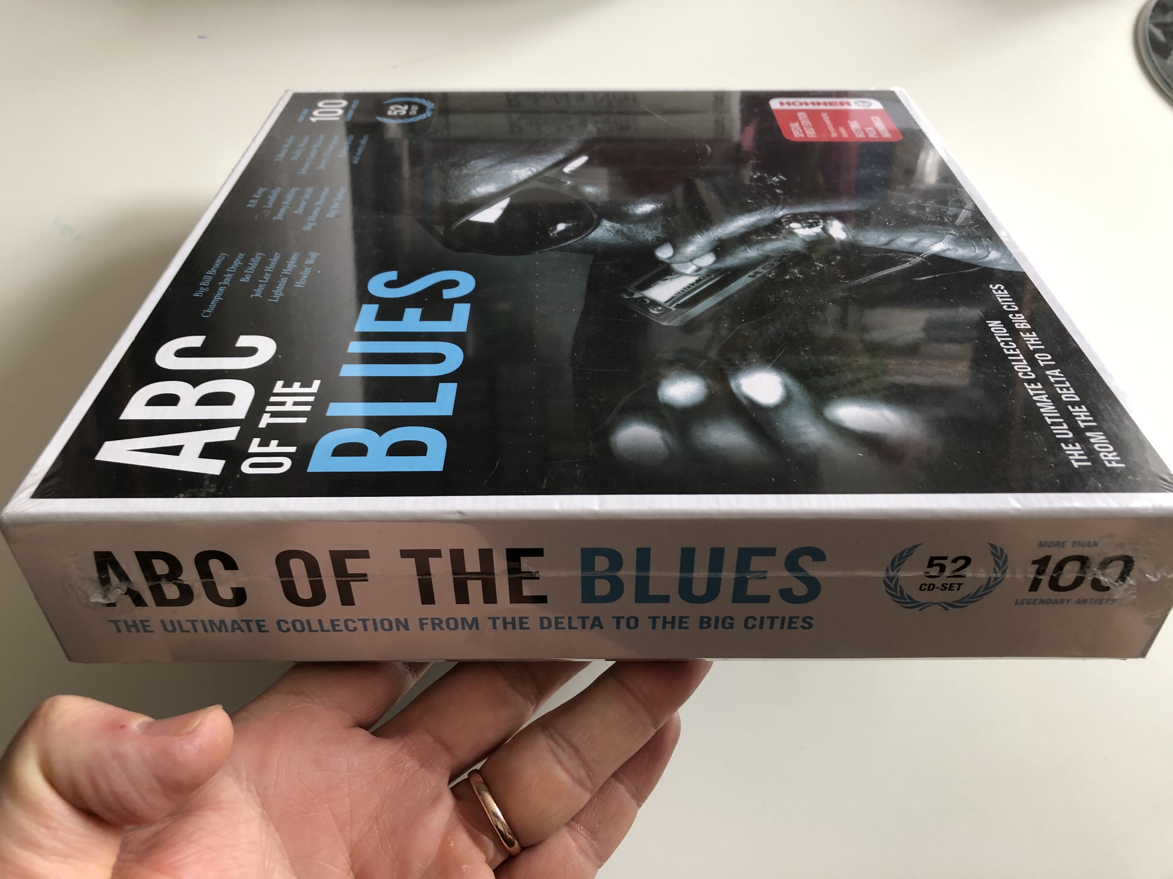 abc-of-the-blues-the-ultimate-collection-from-the-delta-to-the-big-cities-big-bill-broonzy-bo-diddley-howlin-wolf-leadbelly-bessie-smith-big-joe-turner-muddy-waters-bukka-white-docum-3-.jpg