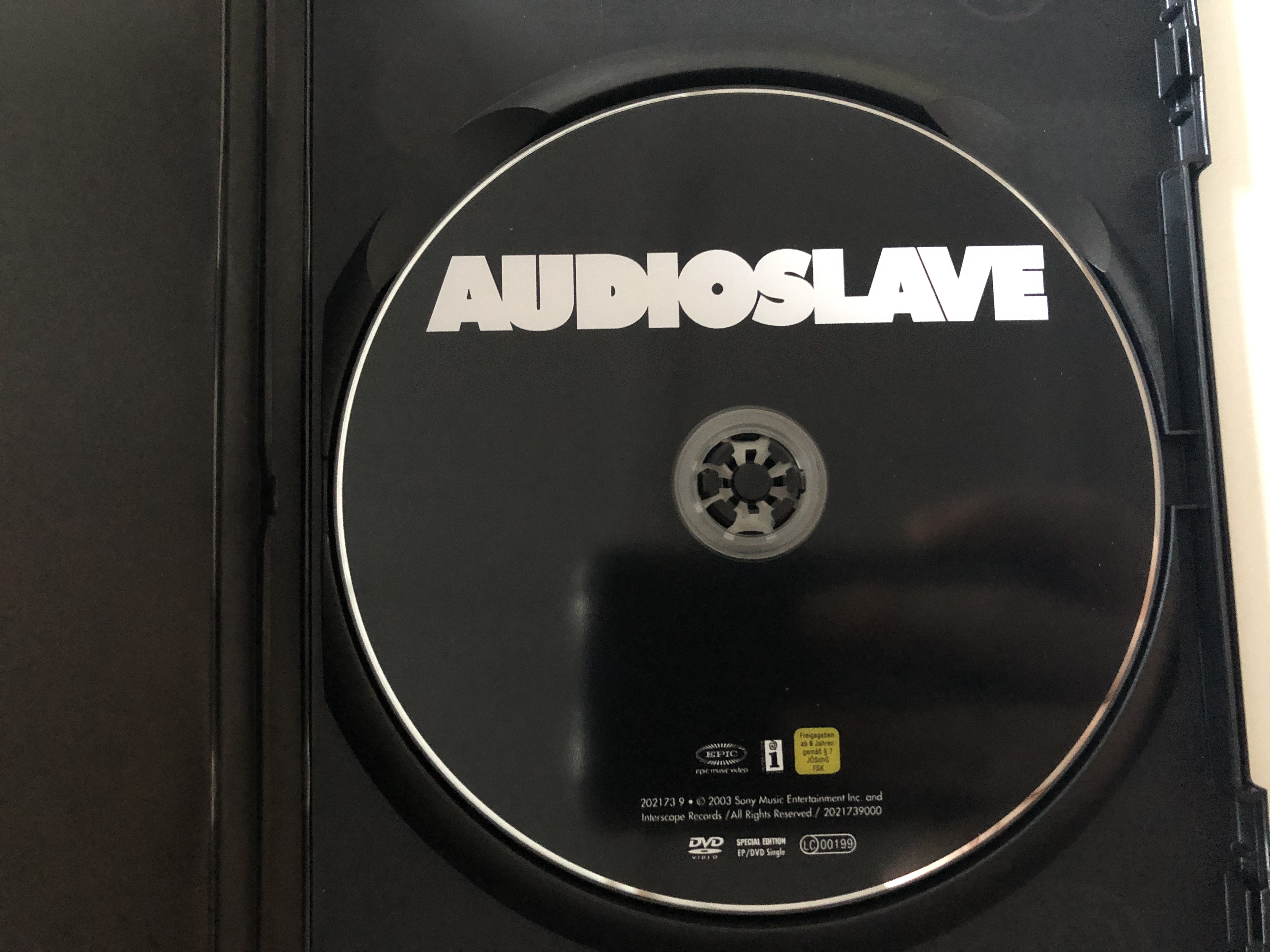 audioslave-dvd-2003-special-edition-2.jpg