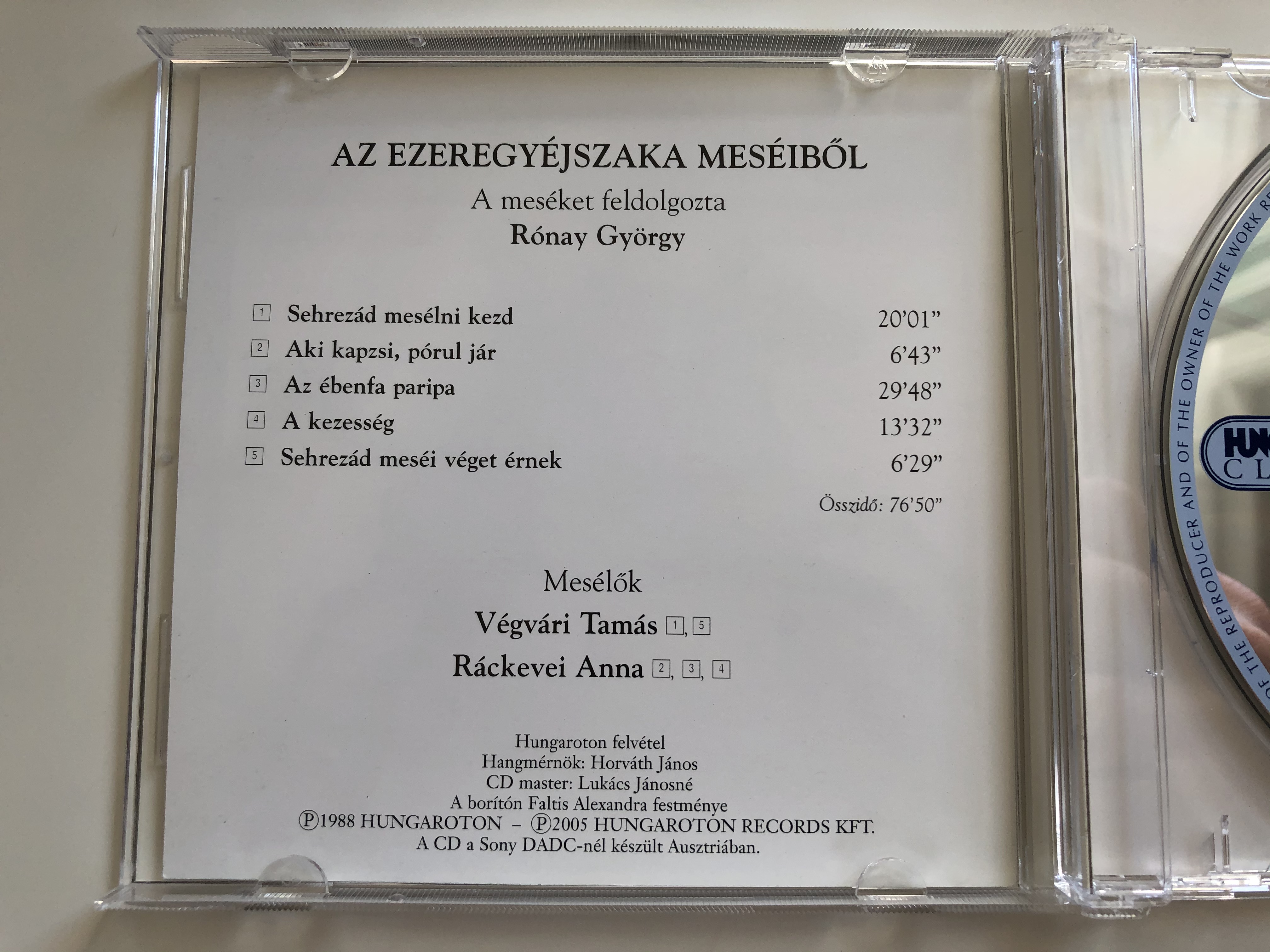 az-1001-jszakai-mes-ib-l-sehrezad-meselni-kezd-aki-kapzsi-porul-jar-az-ebenfa-paripa-a-kezesseg-sehrezad-mesei-veget-ernek-v-gv-ri-tam-s-r-ckevei-anna-hungaroton-classic-audio-cd-2005.jpg