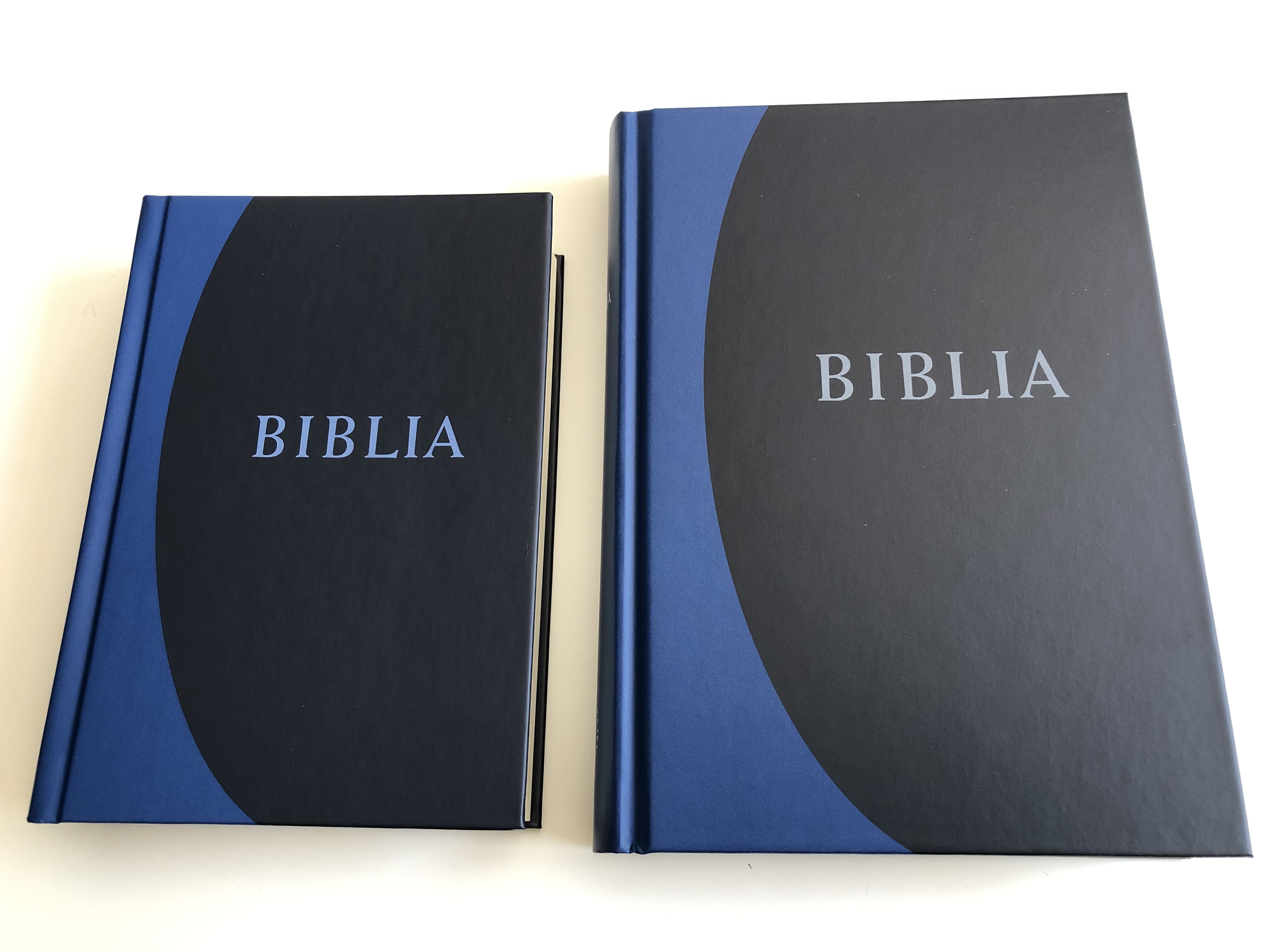 biblia-istennek-az-sz-vets-gben-s-jsz-vets-gben-adott-kijelent-se-r-f-2014-comparison.jpg