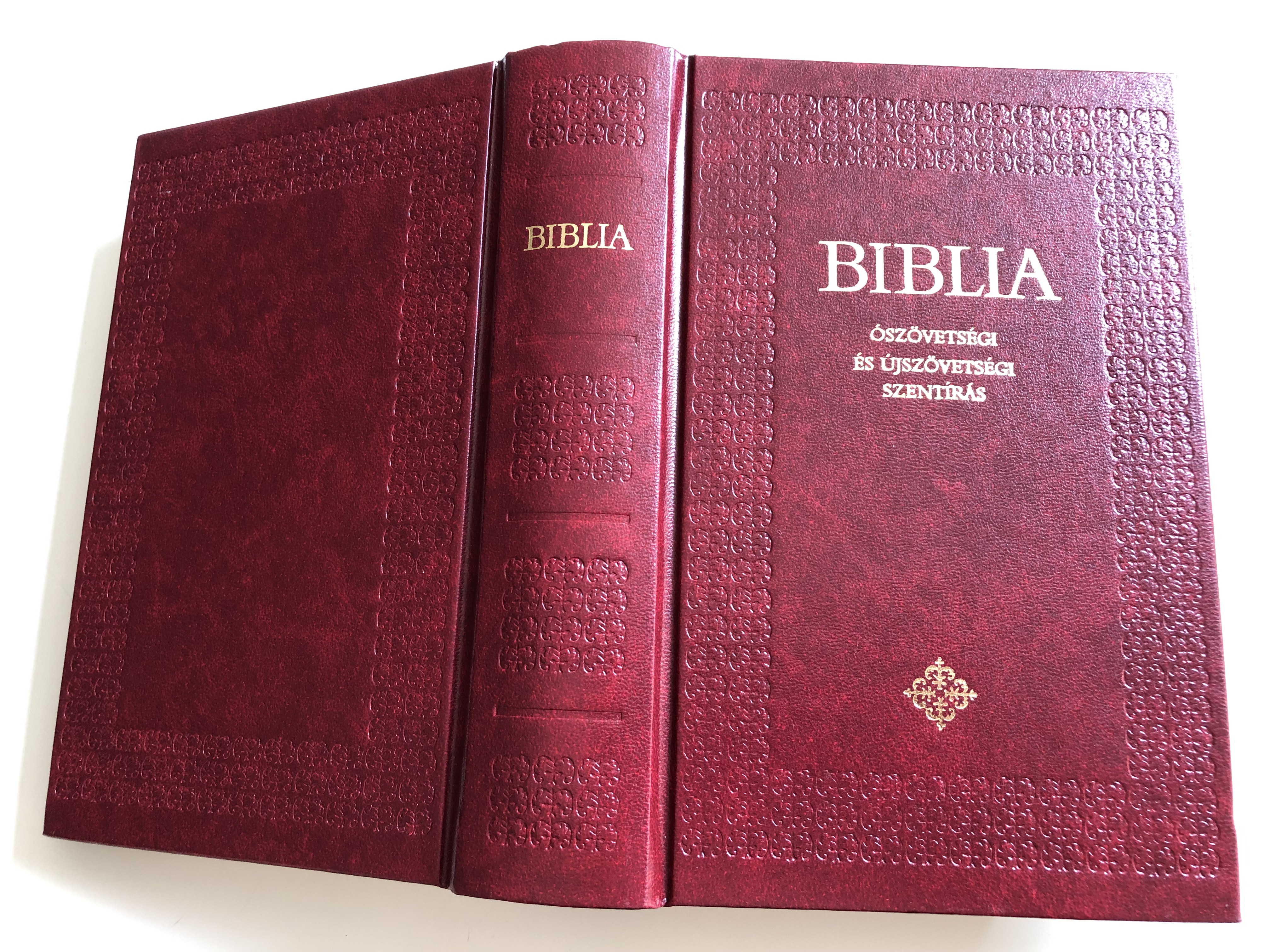 biblia-sz-vets-gi-s-jsz-vets-gi-szent-r-s-mid-size-hungarian-language-bible-catholic-version-g-l-gy-rki-kosztol-nyi-rosta-sz-n-si-tarj-nyi-ford-t-s-szent-istv-n-t-rsulat-8th-edition-burgundy-hardcover-2018-2-.jpg