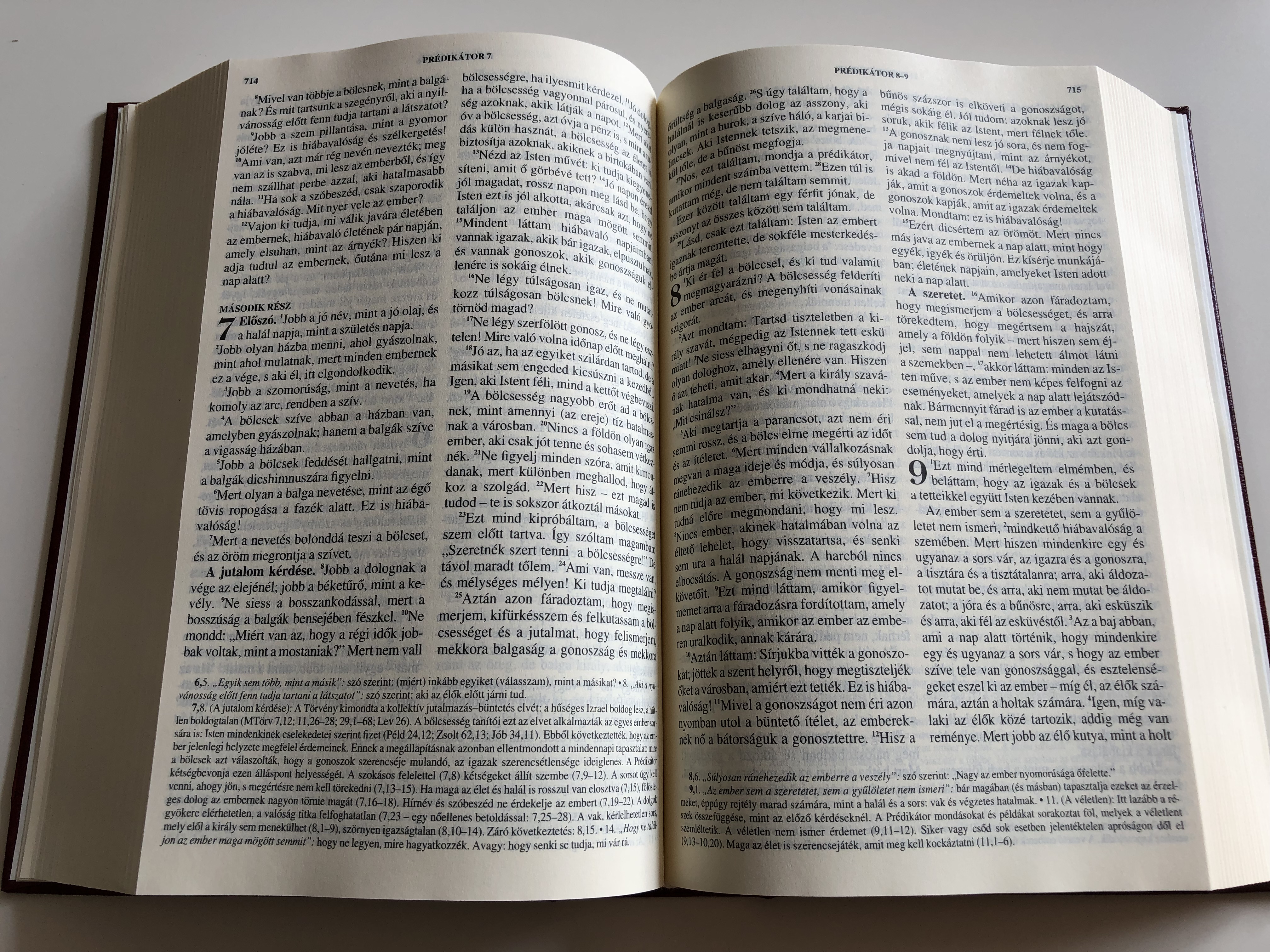 biblia-sz-vets-gi-s-jsz-vets-gi-szent-r-s-mid-size-hungarian-language-bible-catholic-version-g-l-gy-rki-kosztol-nyi-rosta-sz-n-si-tarj-nyi-ford-t-s-szent-istv-n-t-rsulat-8th-edition-burgundy-hardcover-2018-9-.jpg