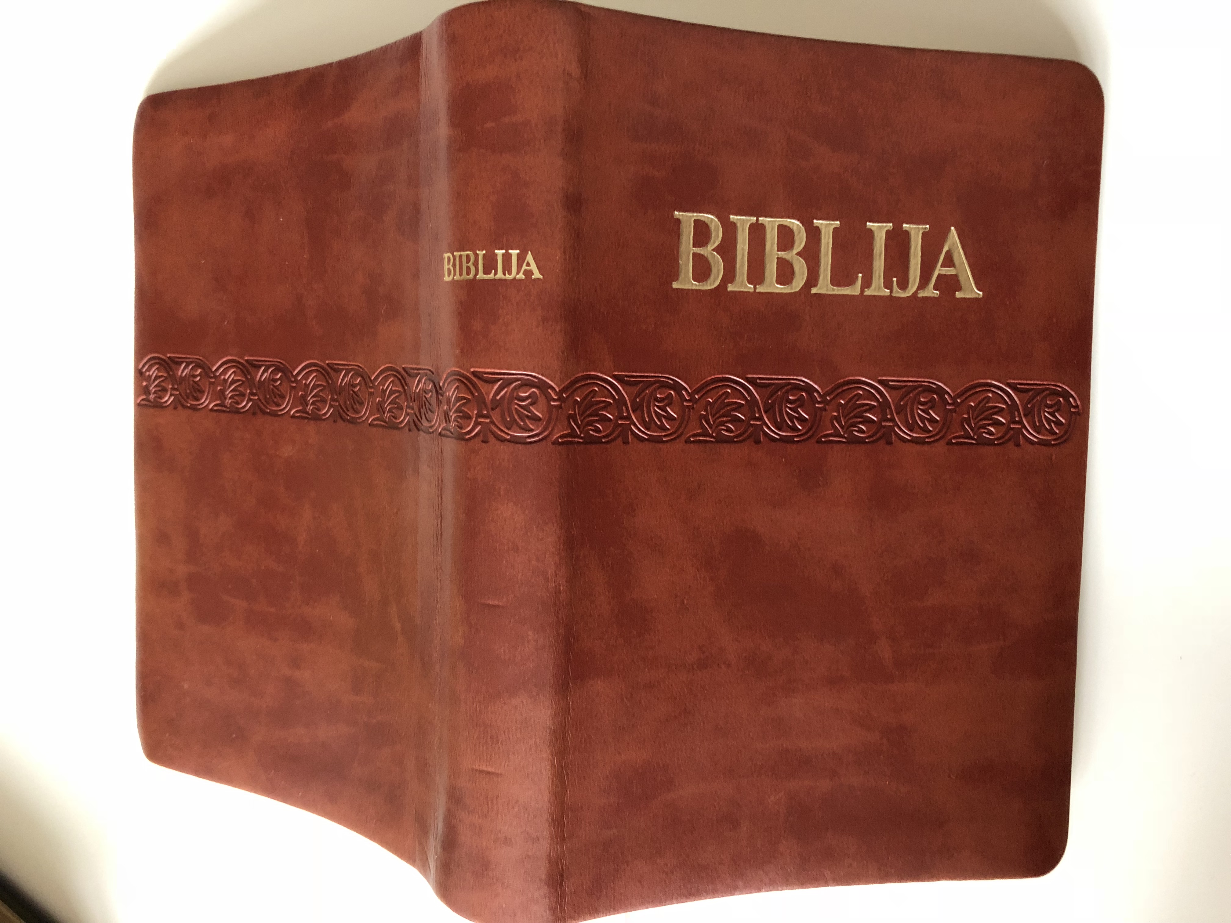 biblija-holy-bible-in-croatian-language-leather-bound-brown-golden-edges-sveto-pismo-staroga-i-novoga-zavjeta-1-.jpg