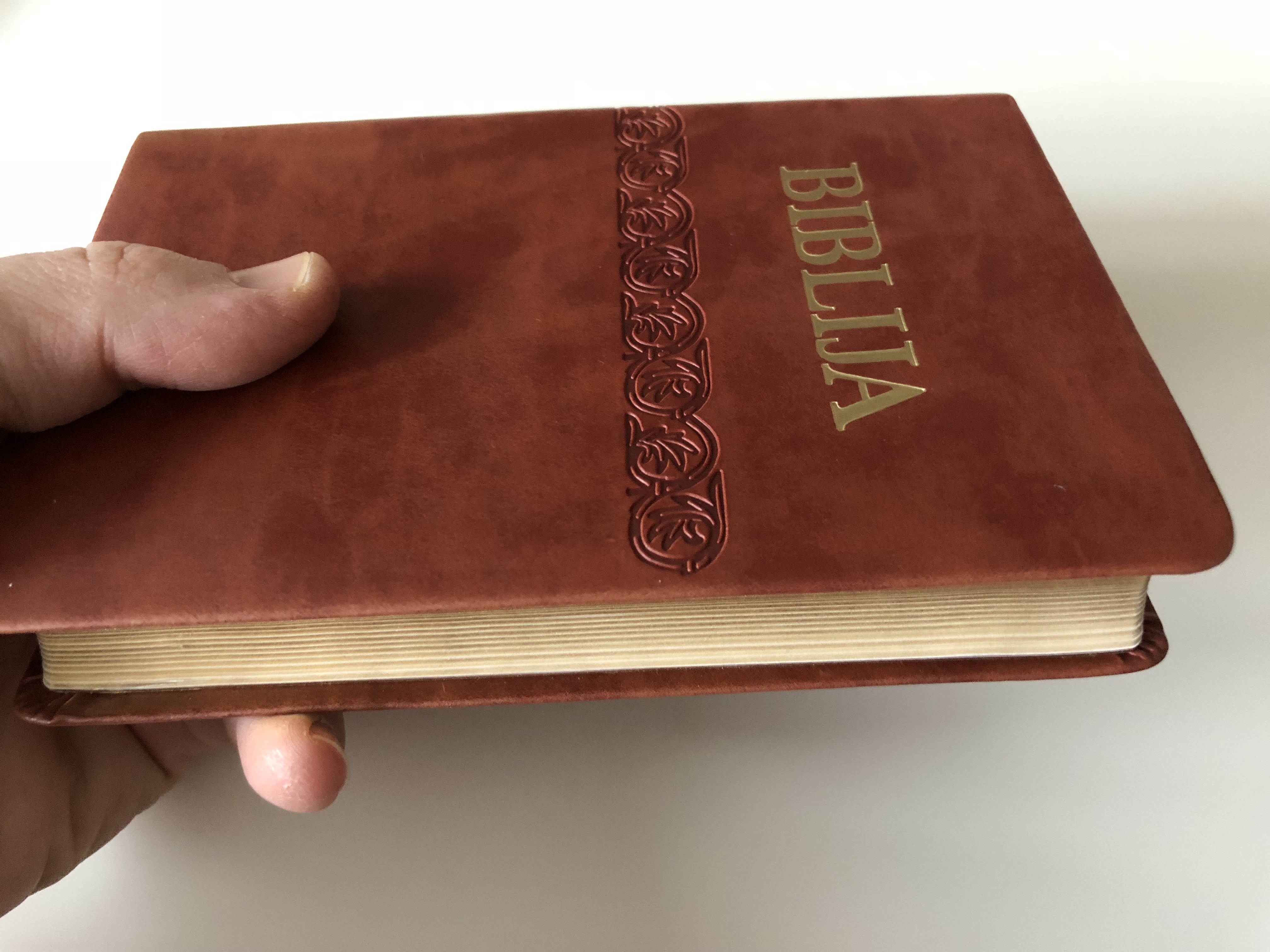 biblija-holy-bible-in-croatian-language-leather-bound-brown-golden-edges-sveto-pismo-staroga-i-novoga-zavjeta-12-.jpg