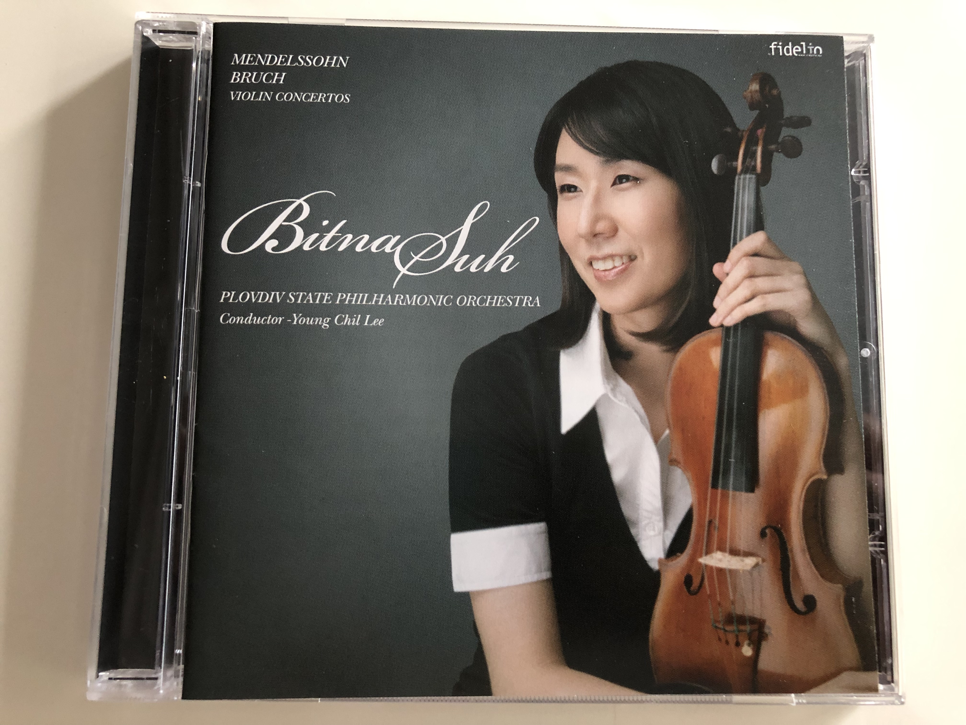 bitna-suh-mendelssohn-bruch-violin-concertos-plovdiv-state-philharmonic-orchestra-conducted-by-young-chil-lee-audio-cd-2009-fid-cd-102-1-.jpg