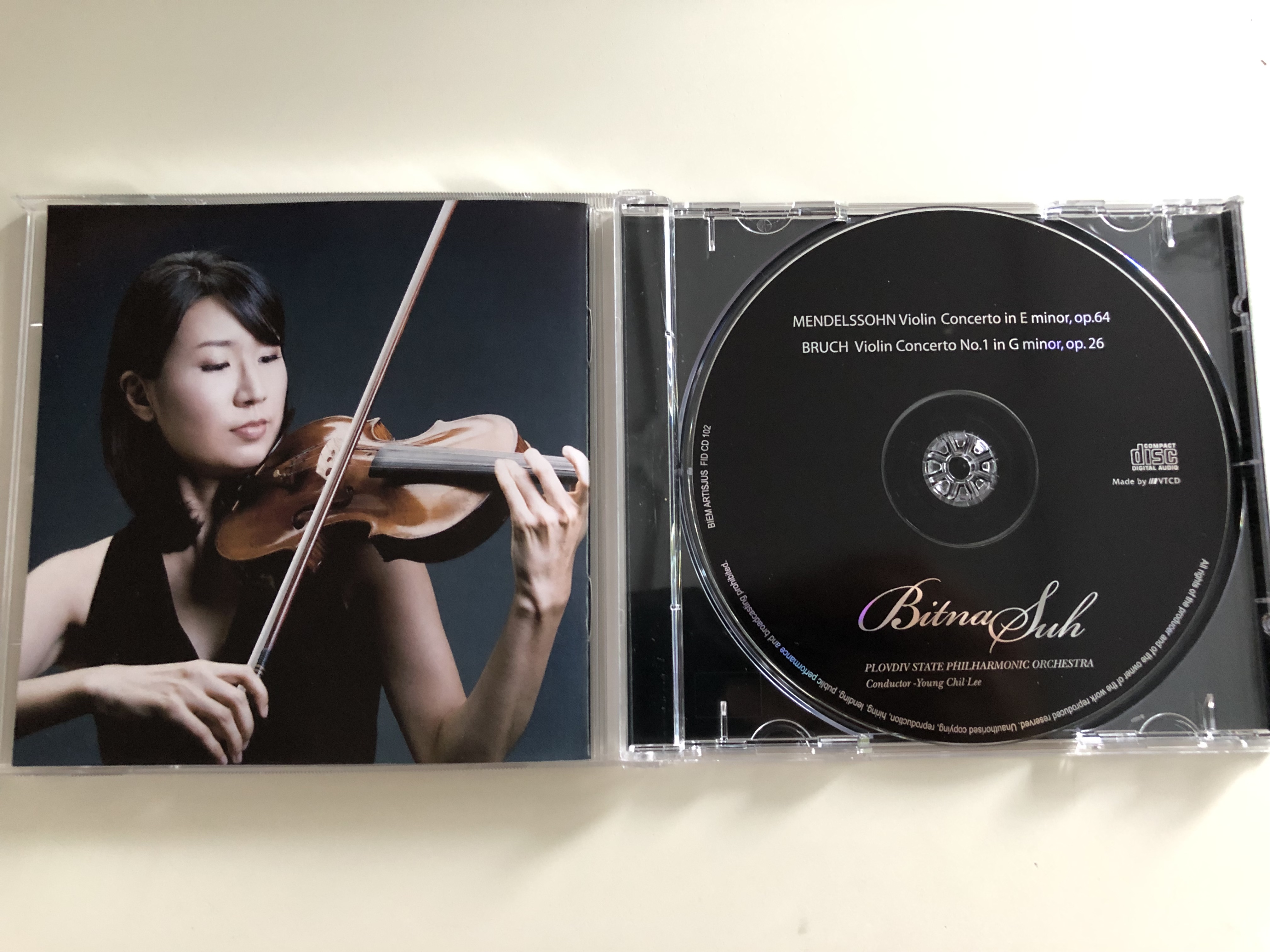 bitna-suh-mendelssohn-bruch-violin-concertos-plovdiv-state-philharmonic-orchestra-conducted-by-young-chil-lee-audio-cd-2009-fid-cd-102-7-.jpg