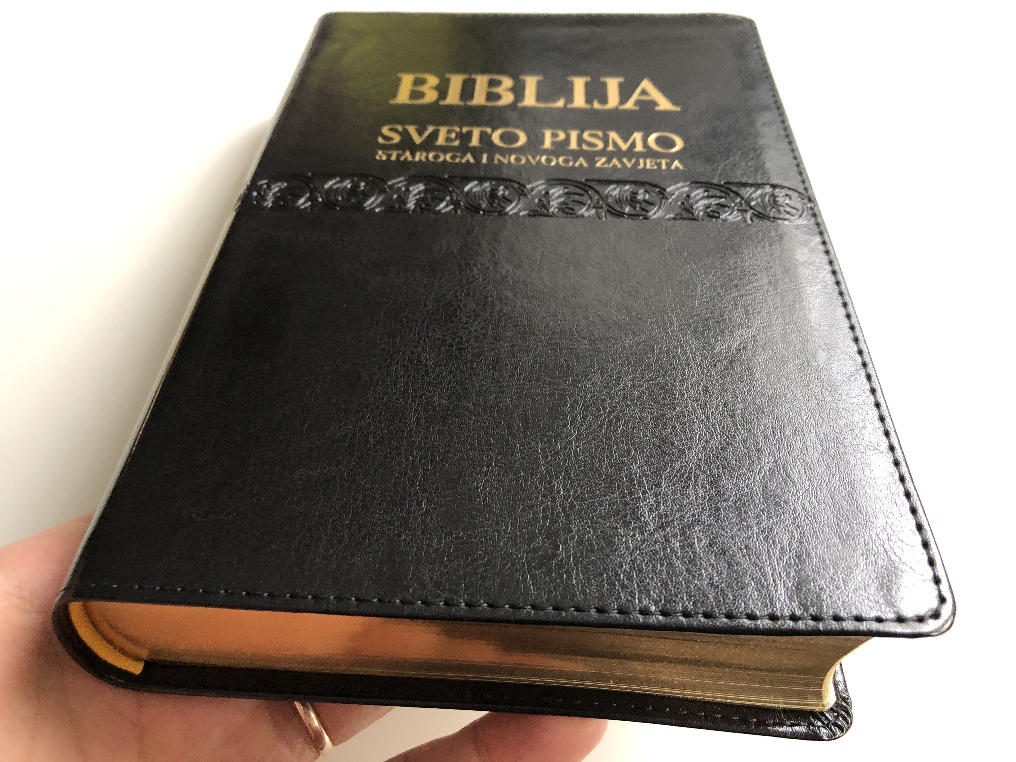 black-leather-bound-croatian-holy-bible-biblija-sveto-pismo-staroga-i-novoga-zavjeta-2.jpg