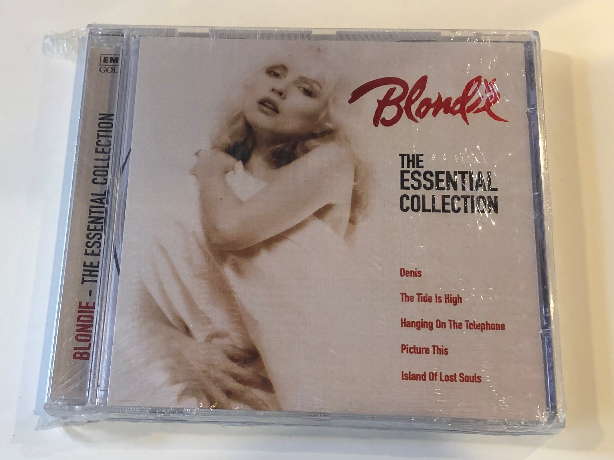 blondie-the-essential-collection-denis-the-tide-is-high-hanging-on-the-telephone-picture-this-island-of-lost-souls-emi-gold-audio-cd-1999-724349942127-1-.jpg